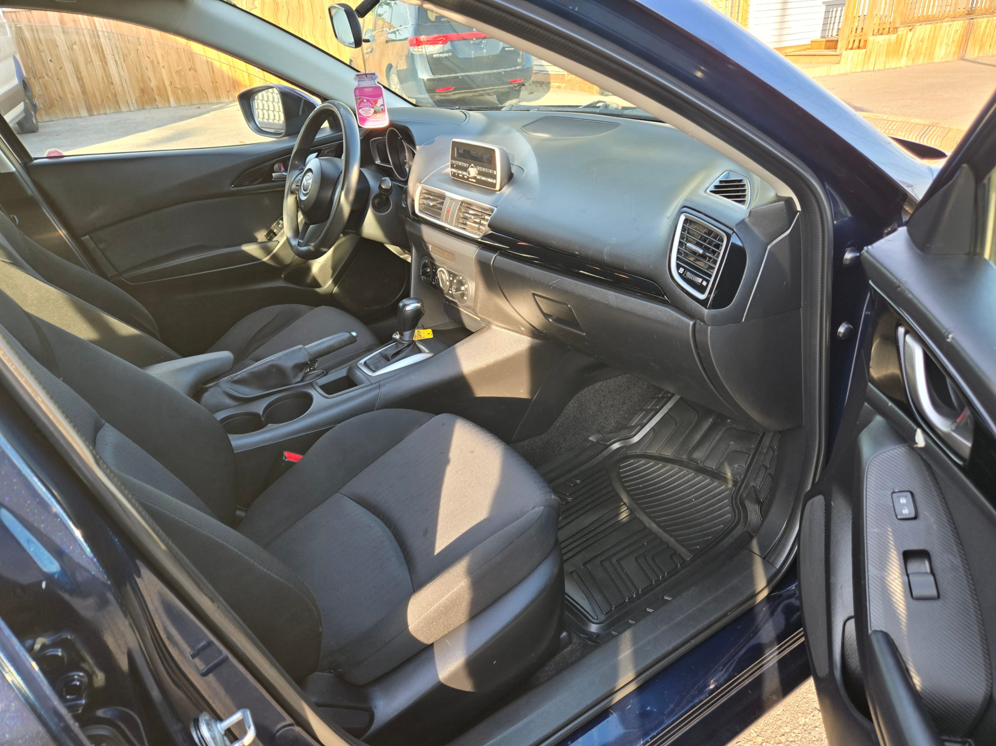 /hunsbroauto/2014-Mazda-Mazda3-6137240551924303.jpg