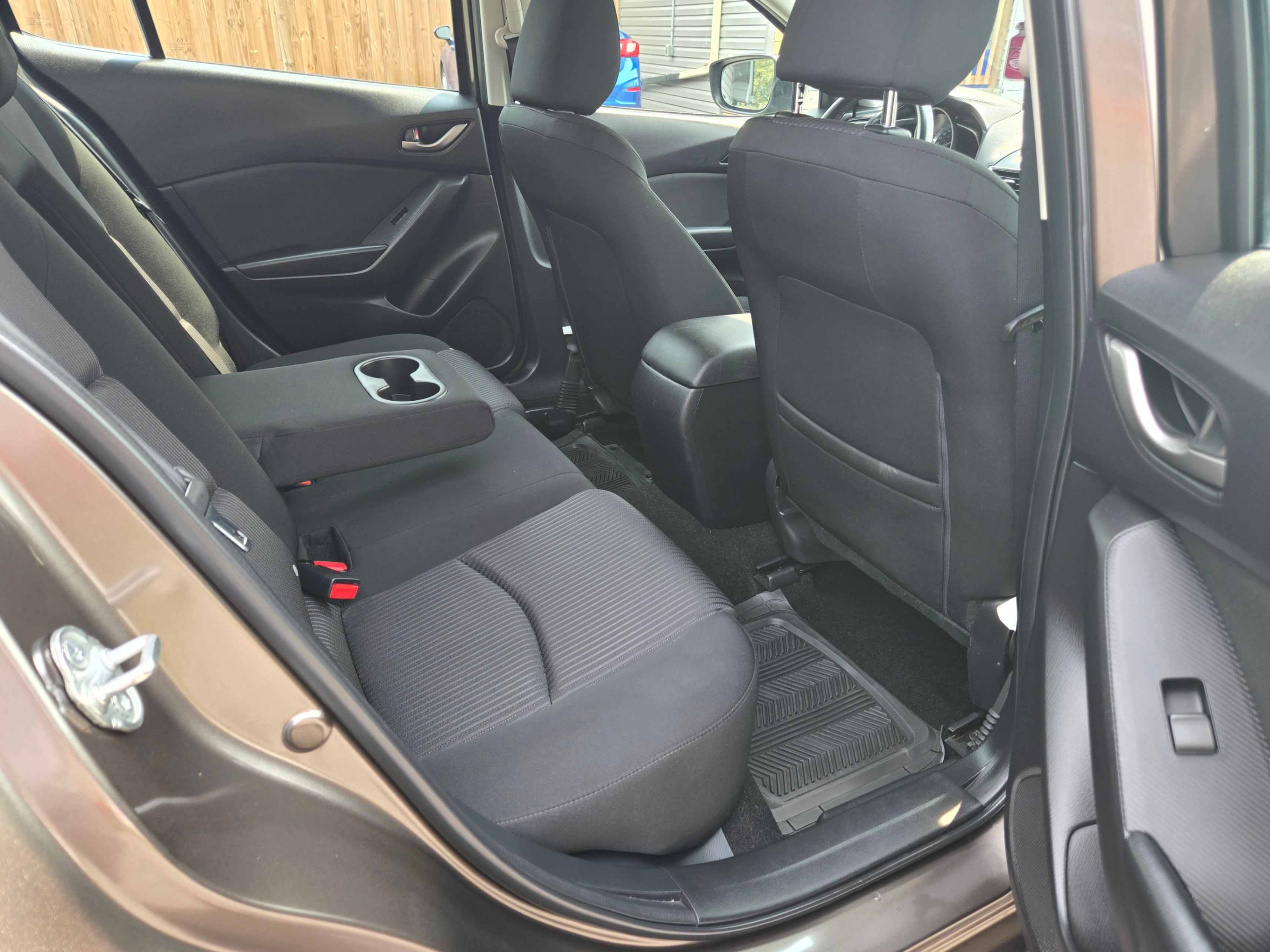 /hunsbroauto/2015-Mazda-Mazda3-16317342818255653.jpg