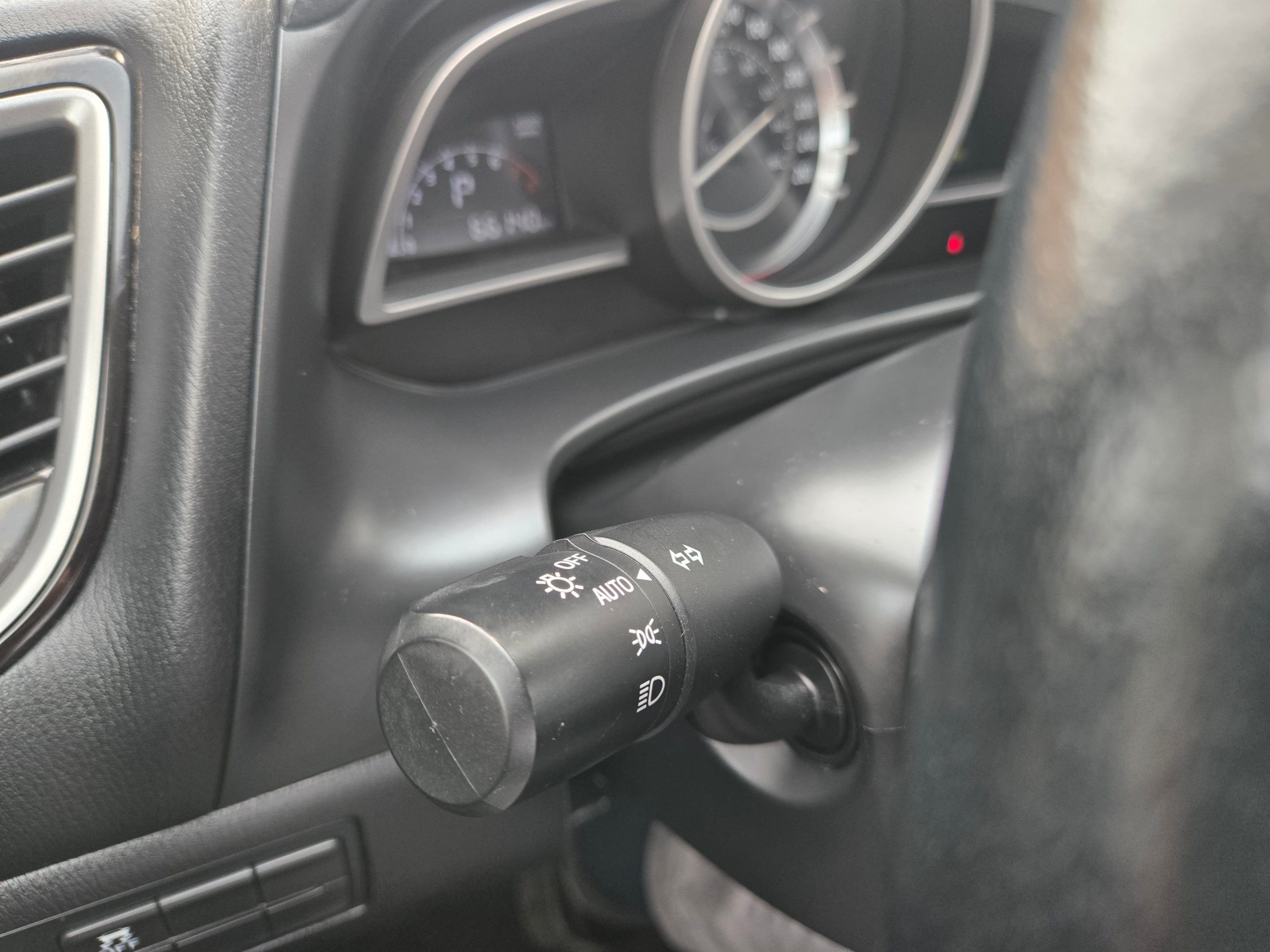 /hunsbroauto/2015-Mazda-Mazda3-38208987046652476.jpg