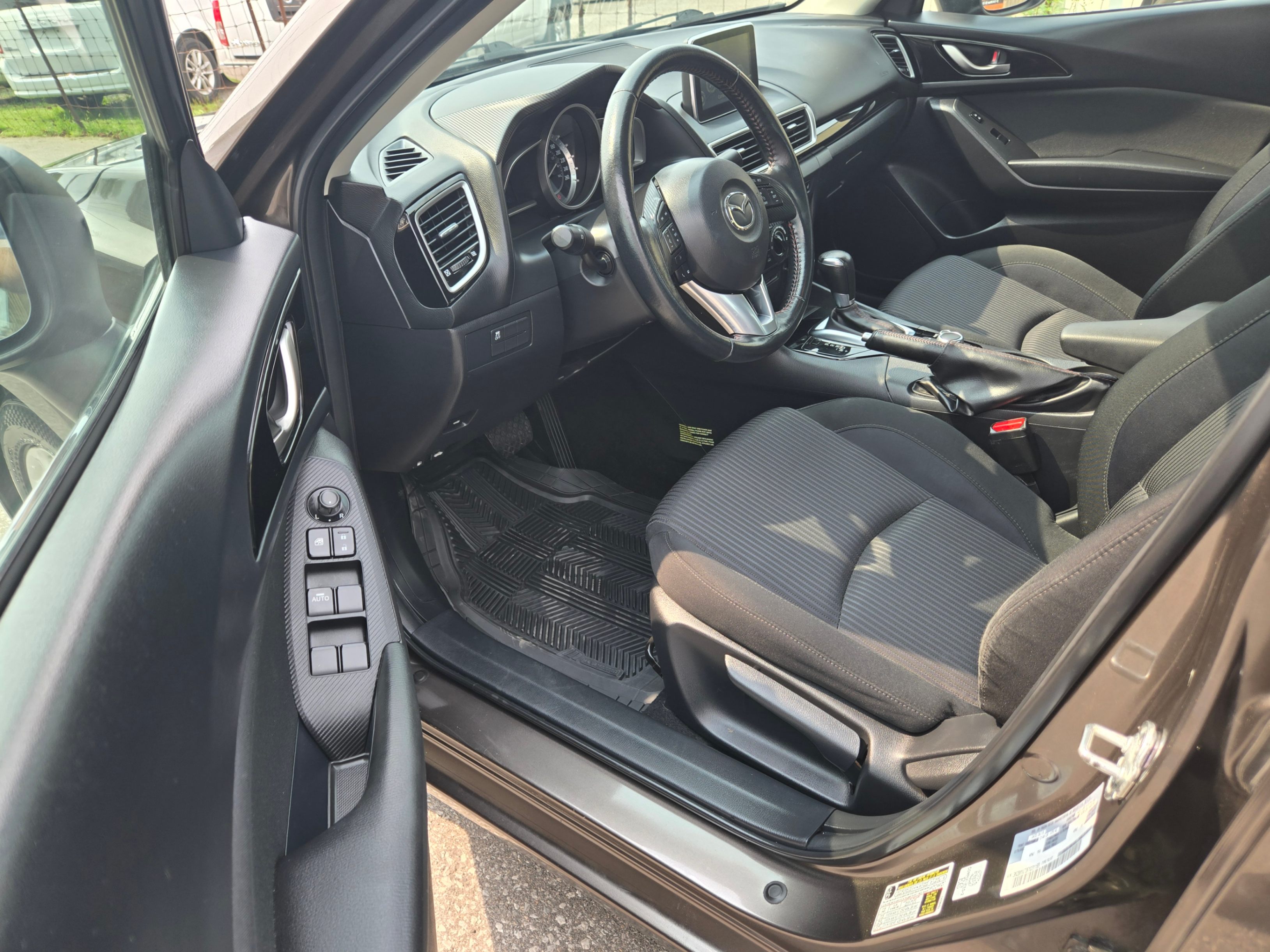 /hunsbroauto/2015-Mazda-Mazda3-8396384667993122.jpg