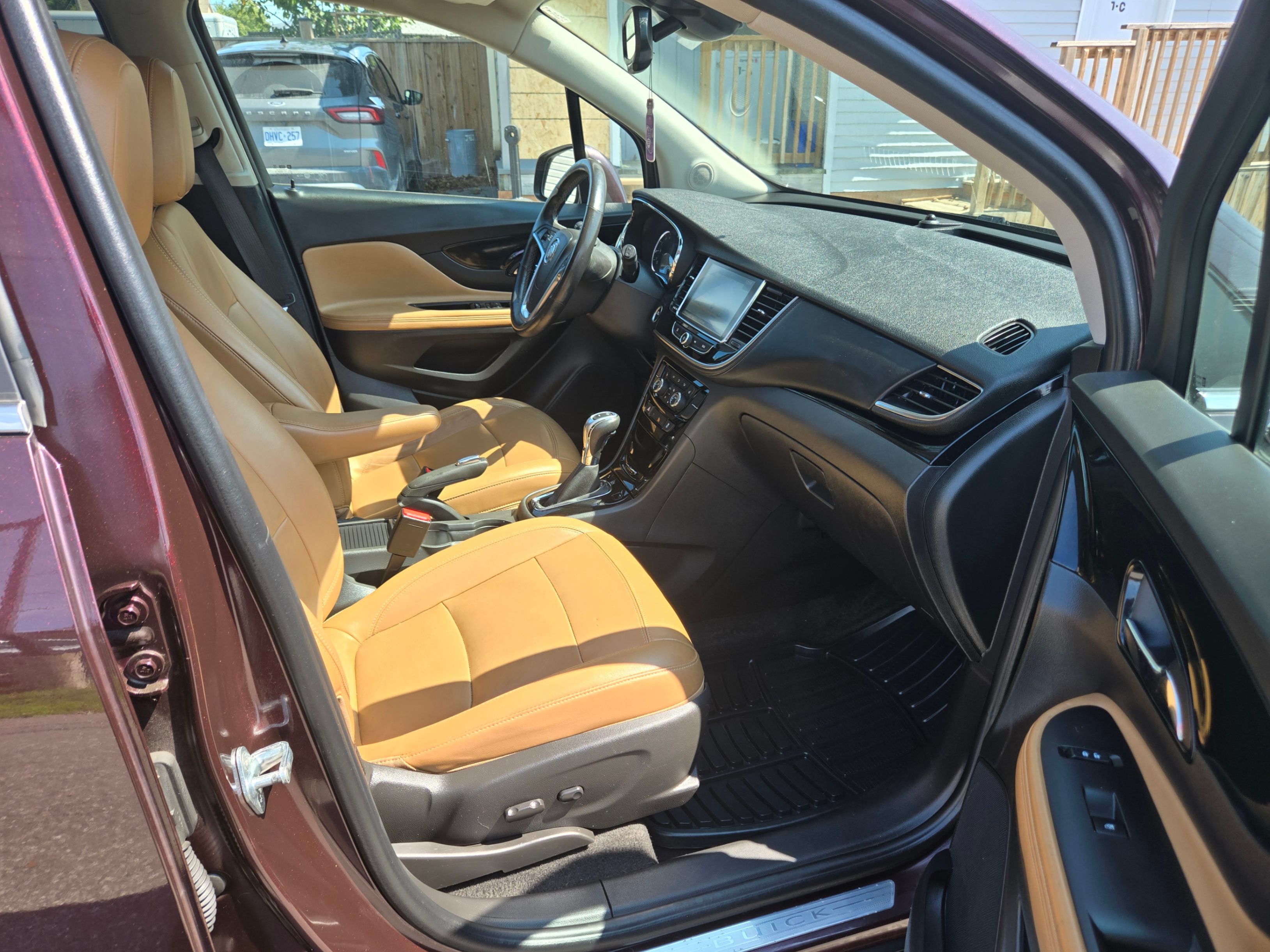 /hunsbroauto/2017-Buick-Encore-09926445650248938.jpg