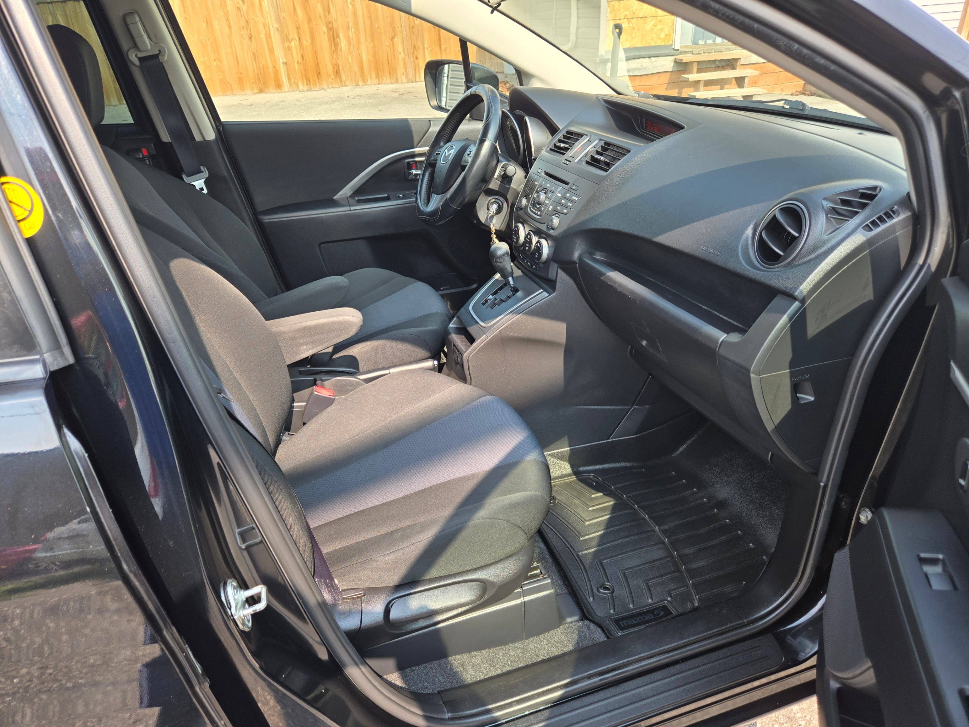 /hunsbroauto/2017-Mazda-Mazda5-15808285499324382.jpg