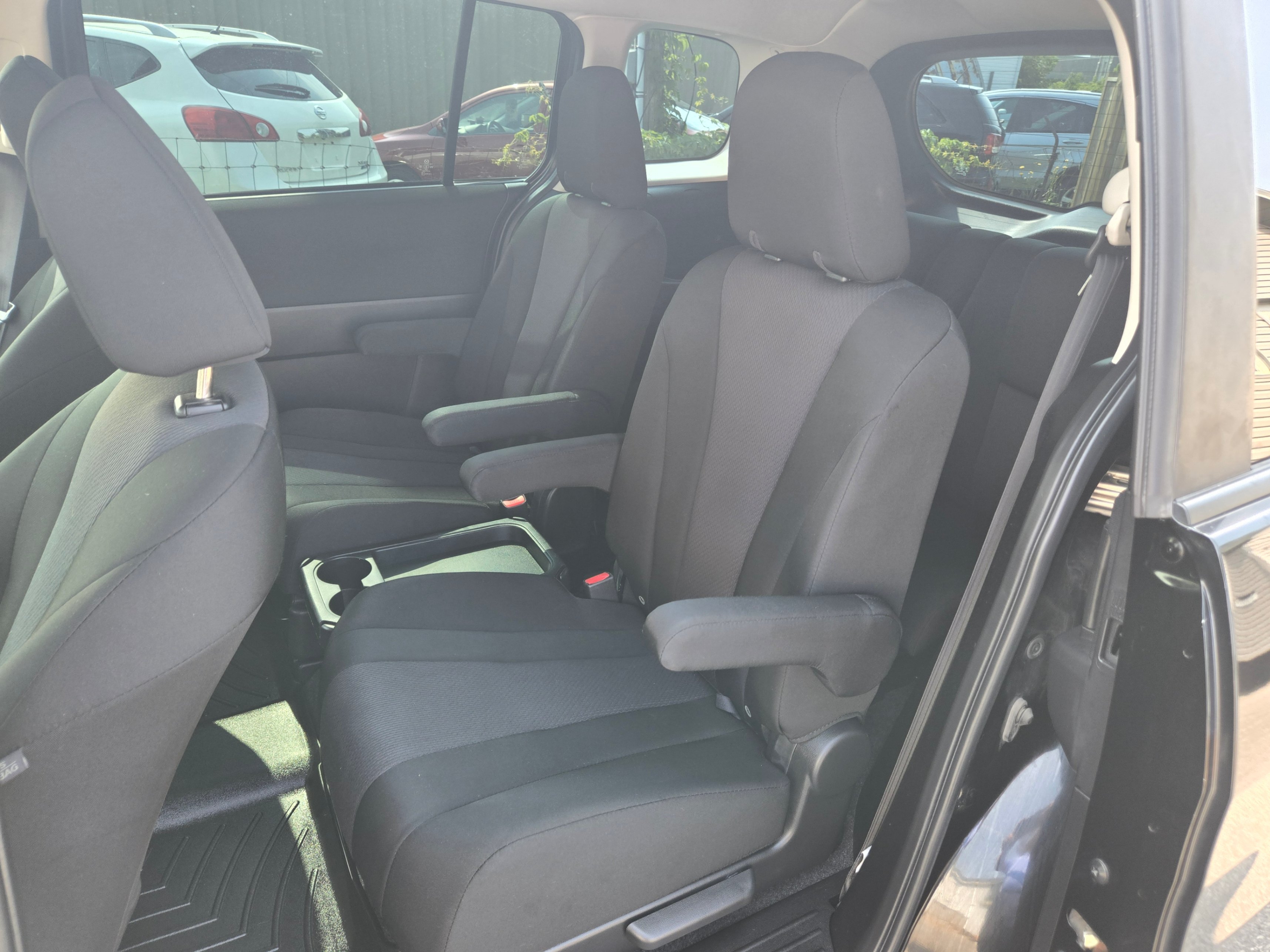 /hunsbroauto/2017-Mazda-Mazda5-6902542707869752.jpg