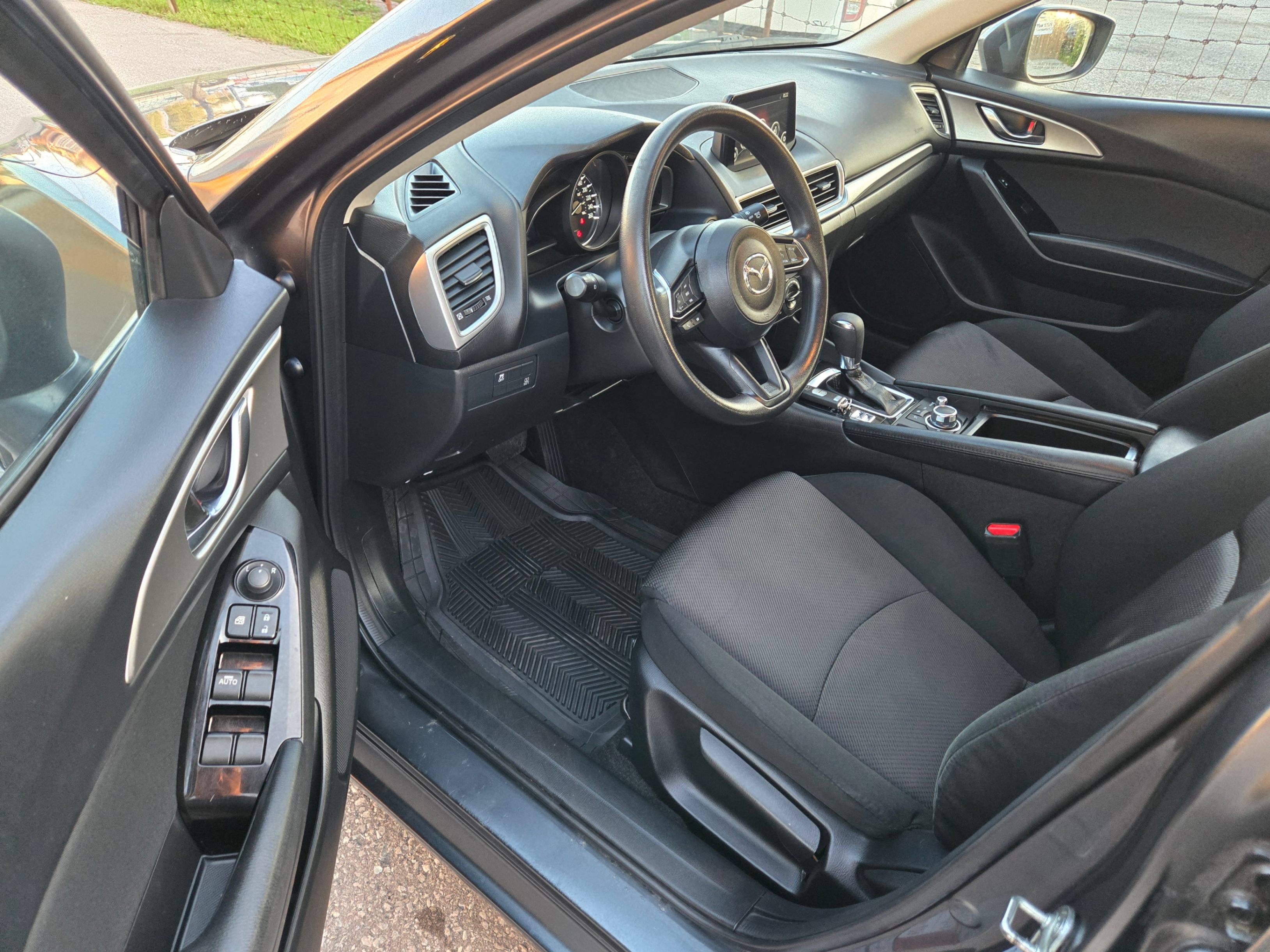 /hunsbroauto/2018-Mazda-Mazda3Sport-29780697787696764.jpg