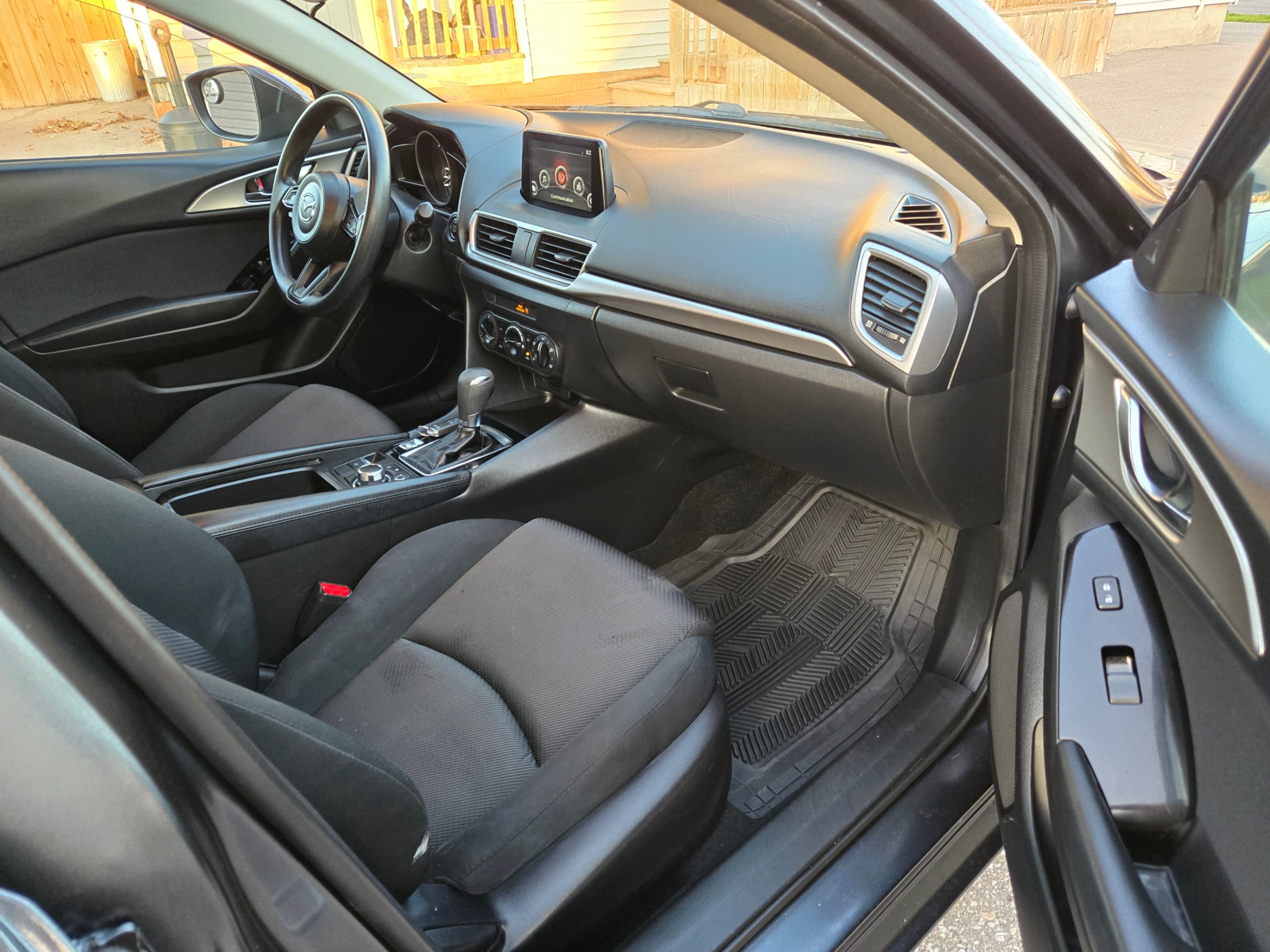 /hunsbroauto/2018-Mazda-Mazda3Sport-5327991464564696.jpg