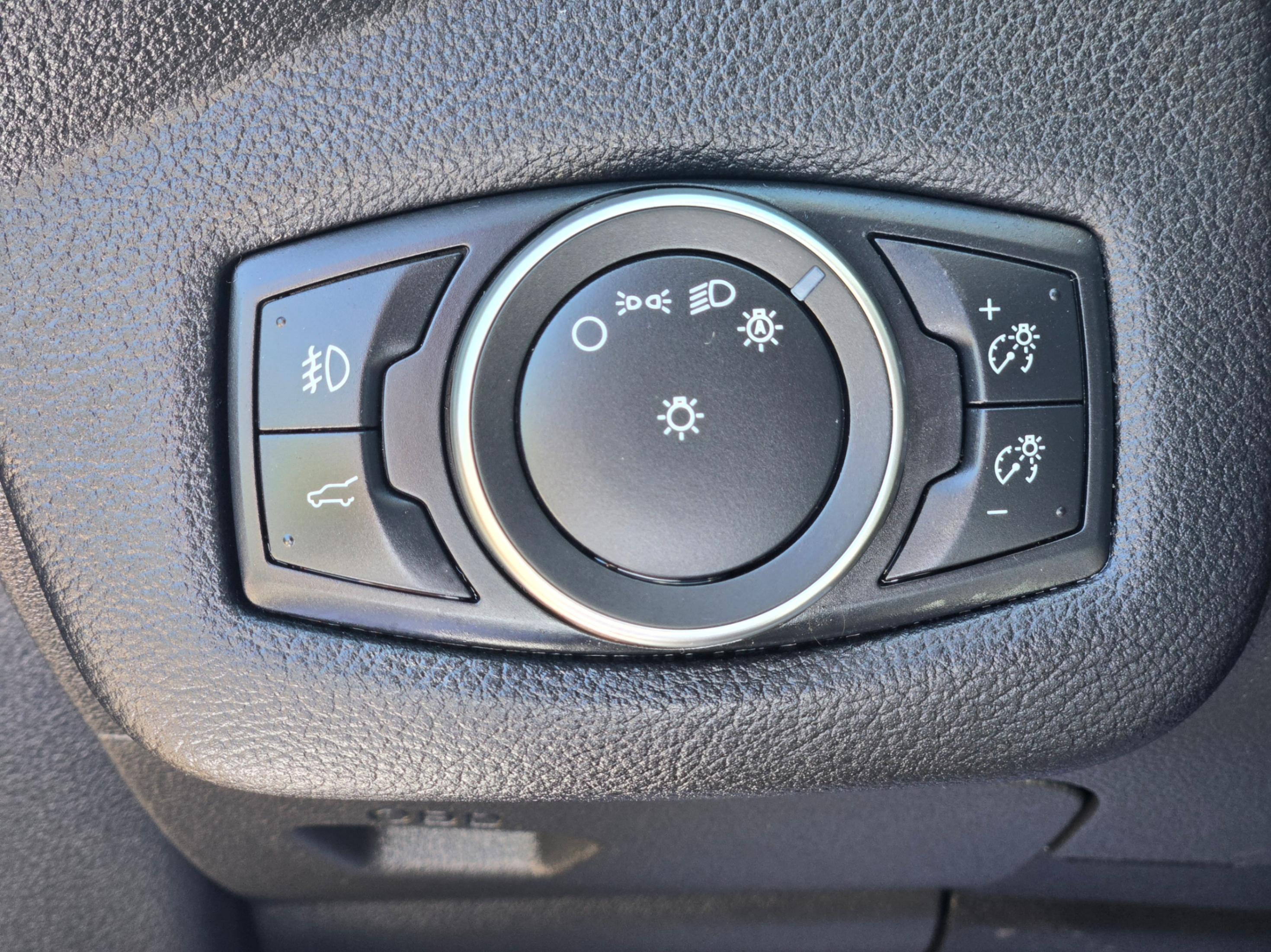 /hunsbroauto/2019-Ford-Escape-30480766871445364.jpg