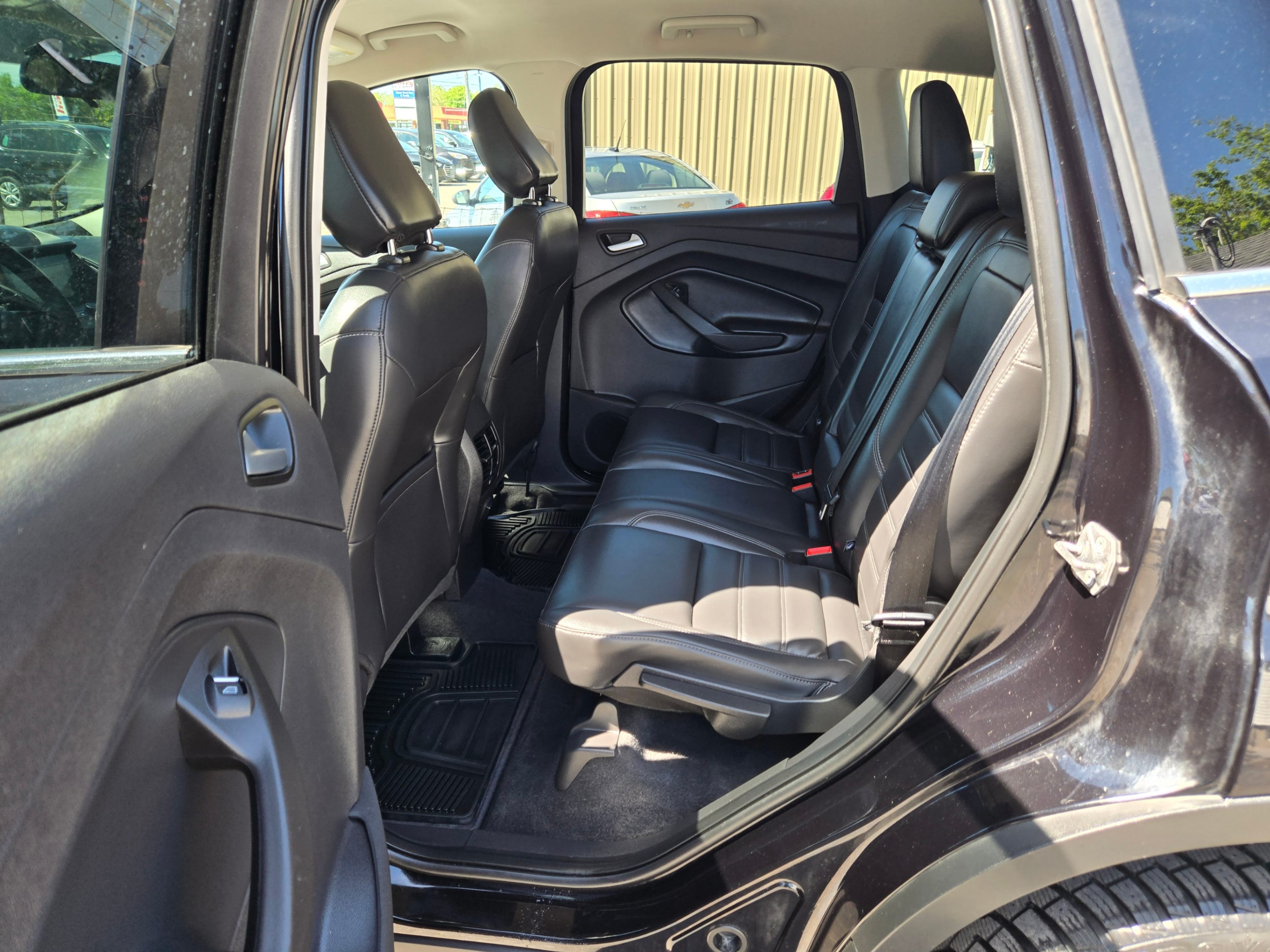 /hunsbroauto/2019-Ford-Escape-5089833701802879.jpg