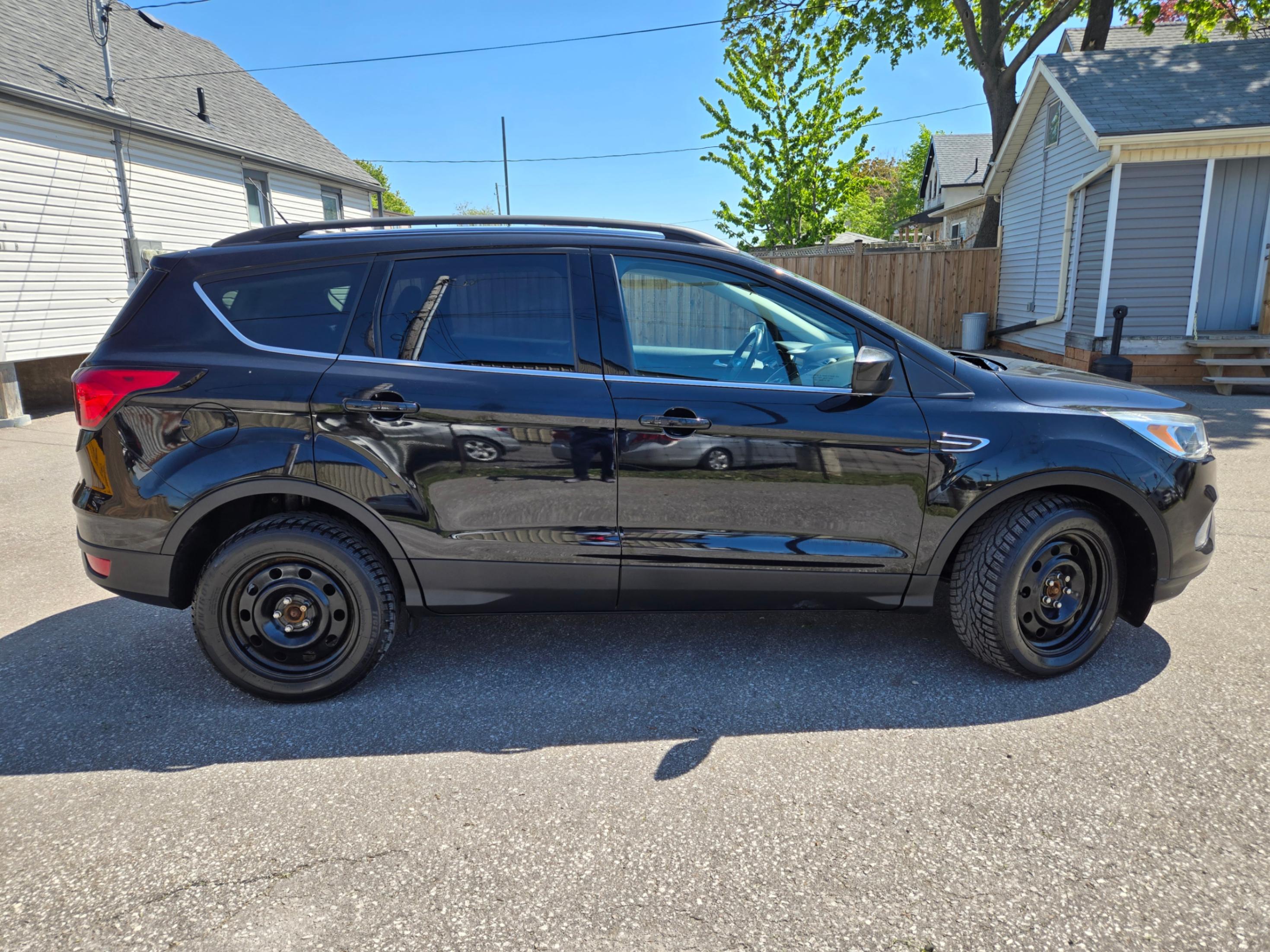 /hunsbroauto/2019-Ford-Escape-5593150494642802.jpg