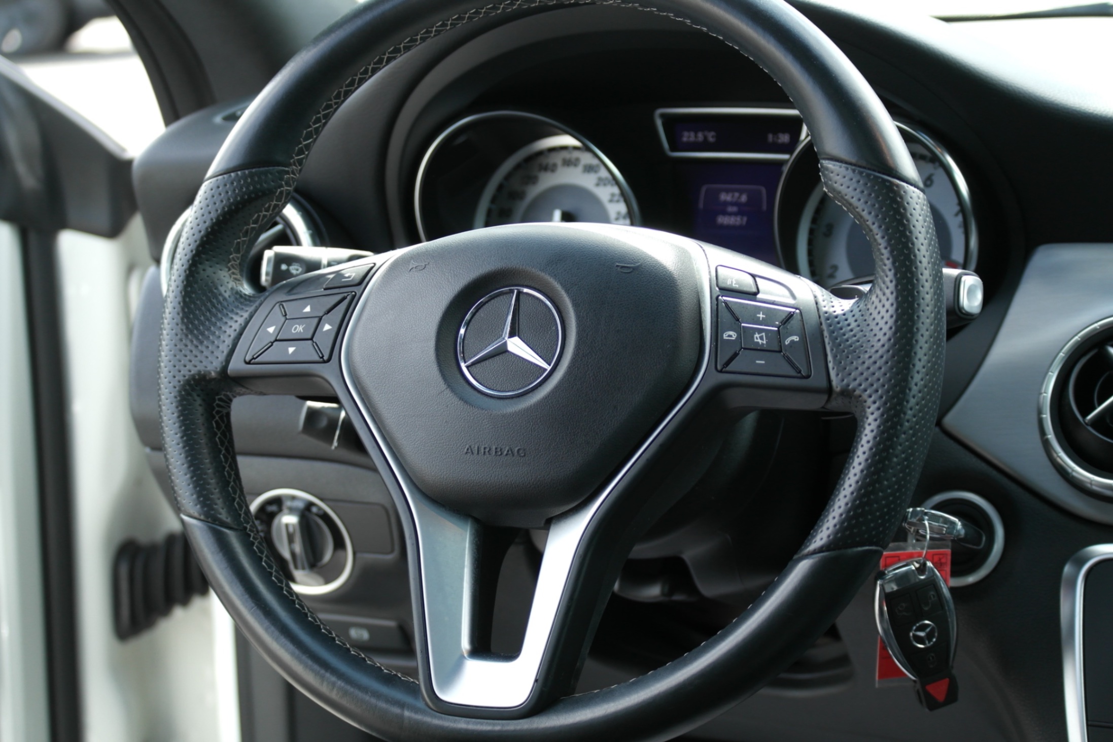 /infiniterideautoltd/2014-Mercedes-Benz-CLA-Class-41548405119737275.jpg