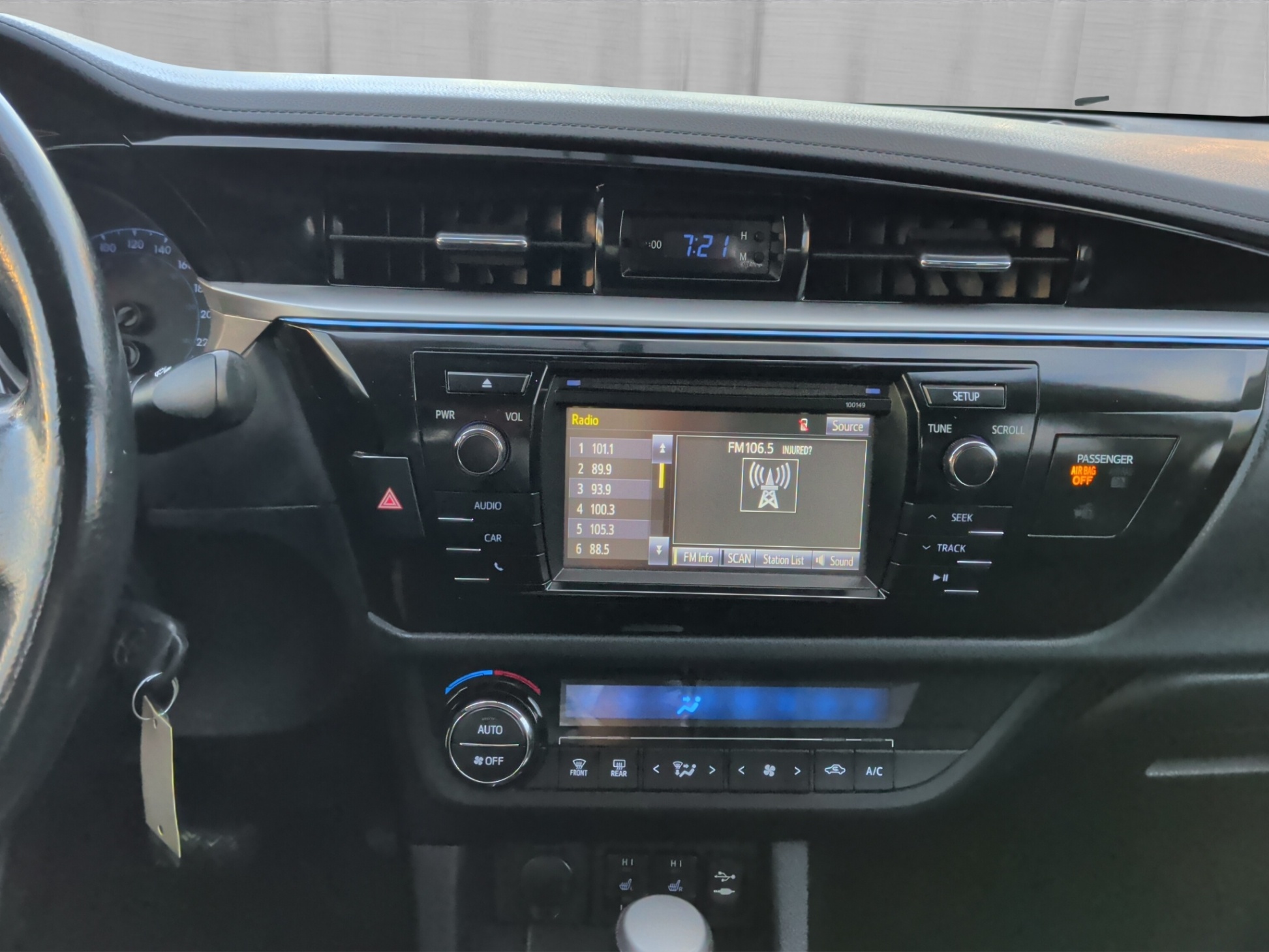 /kingsautoltd/2015-Toyota-Corolla-014251604765918024.jpg