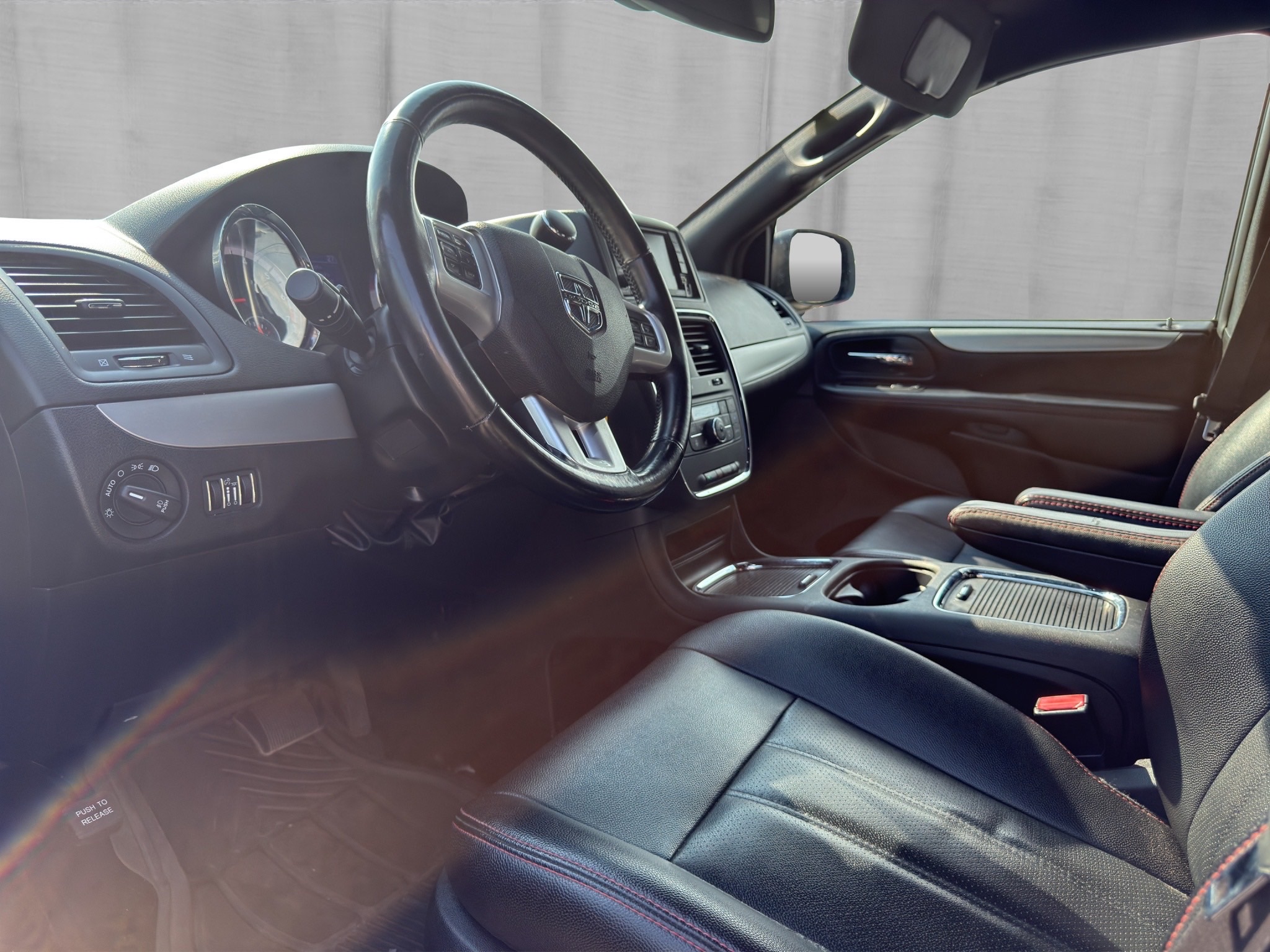 /kingsautoltd/2019-Dodge-GrandCaravan-29325322438913615.jpg