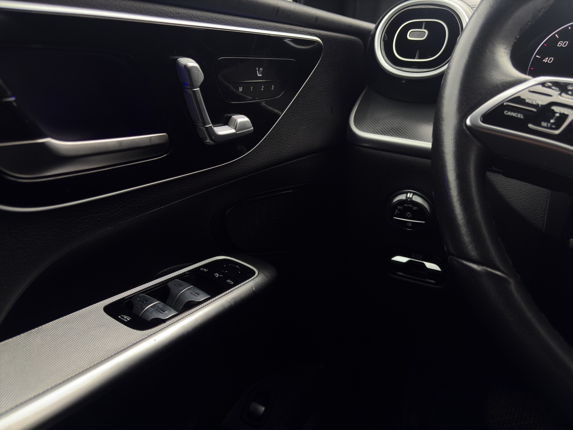 /kingsautoltd/2024-Mercedes-Benz-GLC-Class-38225551364049193.jpg