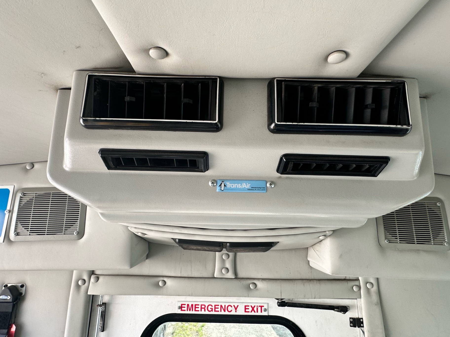 /klautosales/2012-Ford-EconolineCutaway-7054391832192977.jpg