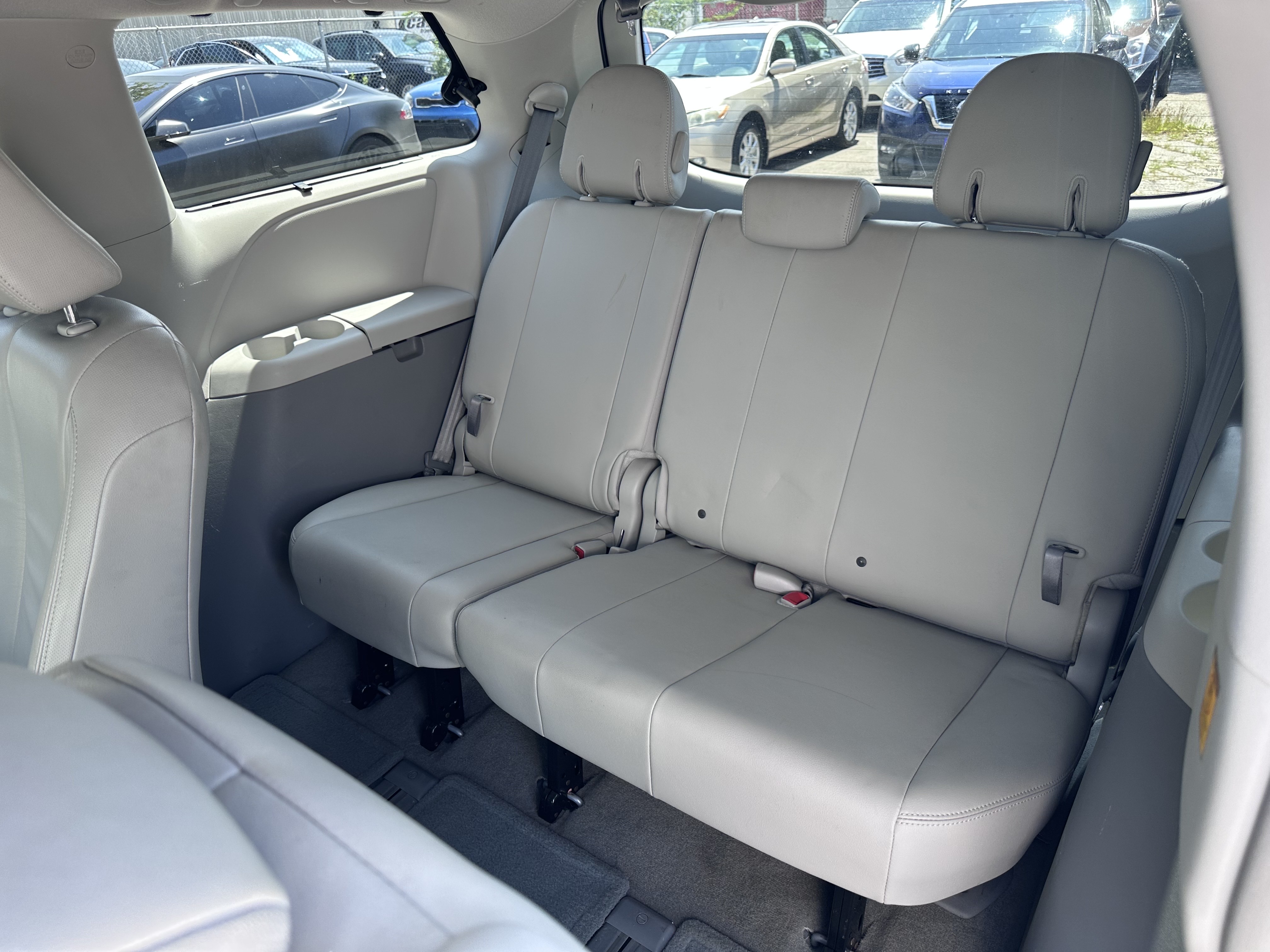 /klautosales/2012-Toyota-Sienna-05879466075200512.jpg