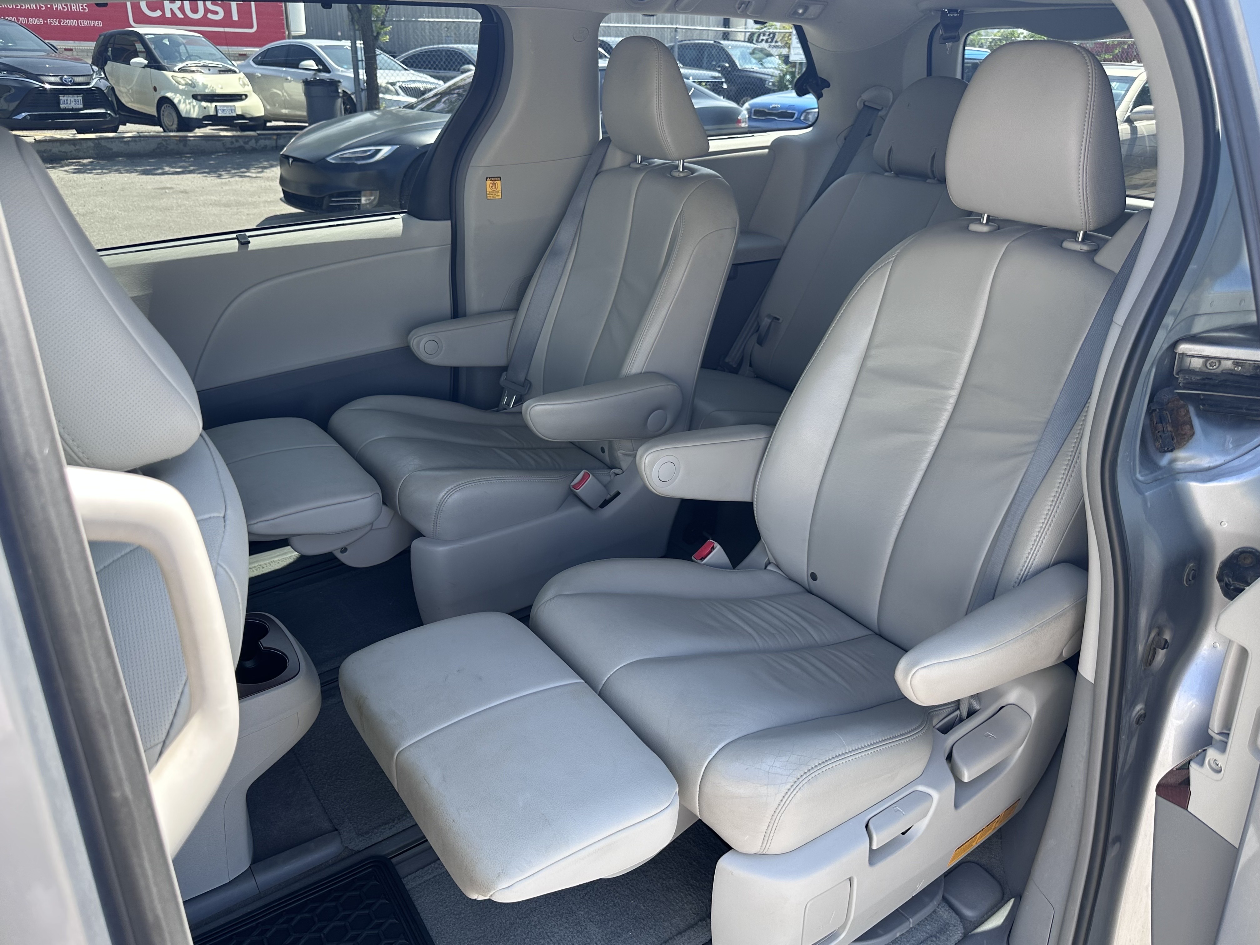 /klautosales/2012-Toyota-Sienna-19151459468913523.jpg