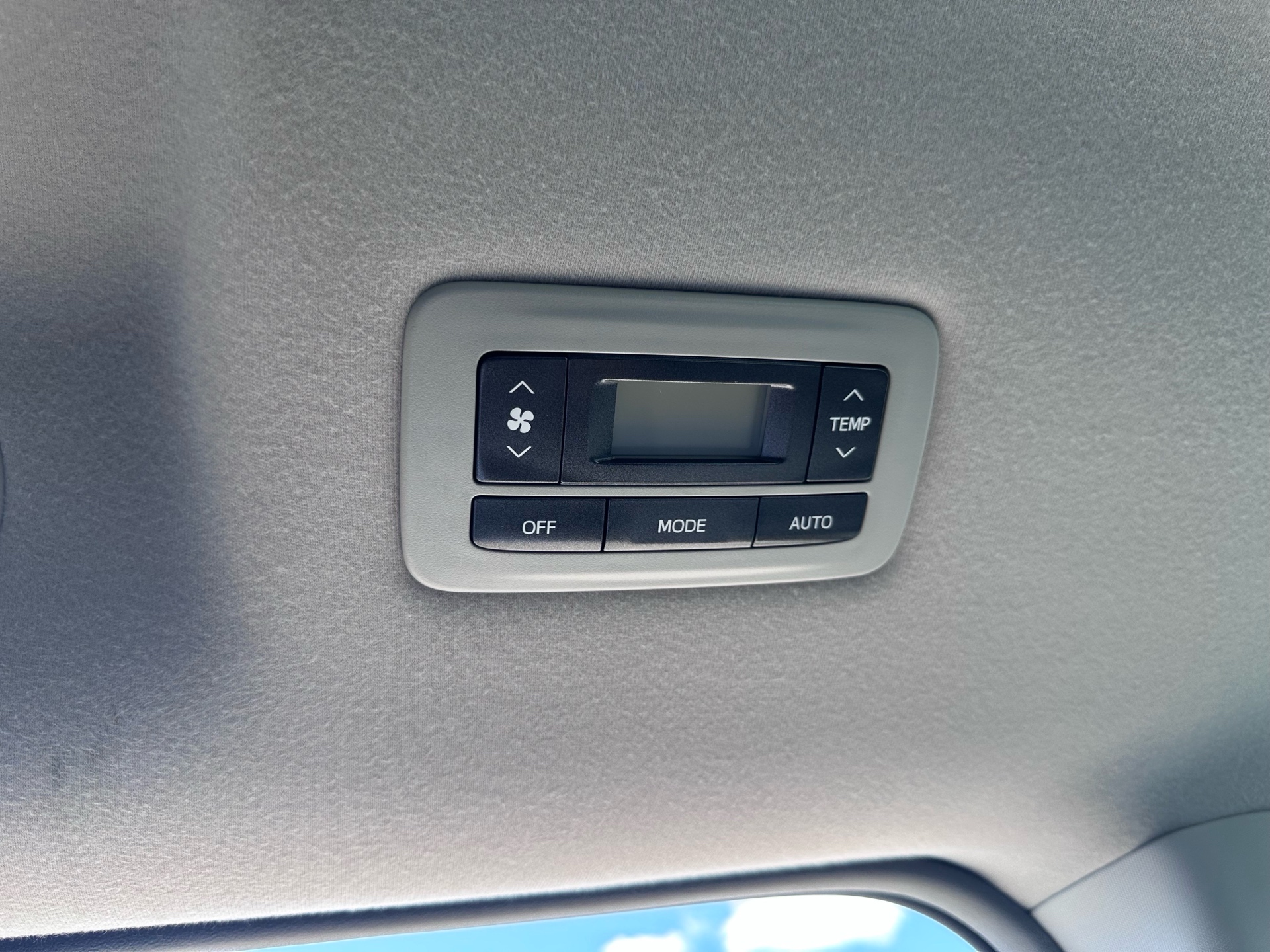 /klautosales/2012-Toyota-Sienna-36341315640508554.jpg