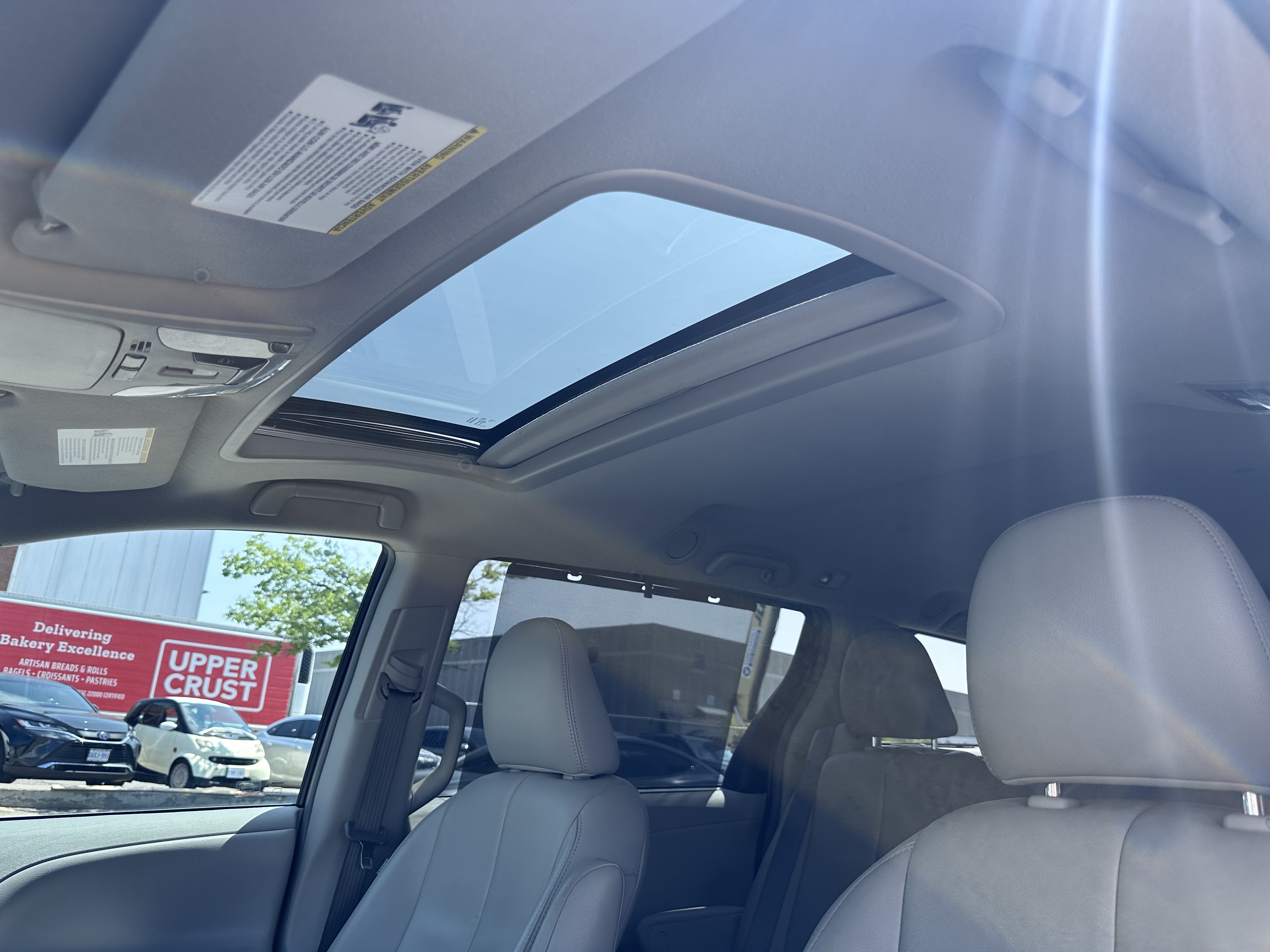 /klautosales/2012-Toyota-Sienna-8803403275444226.jpg