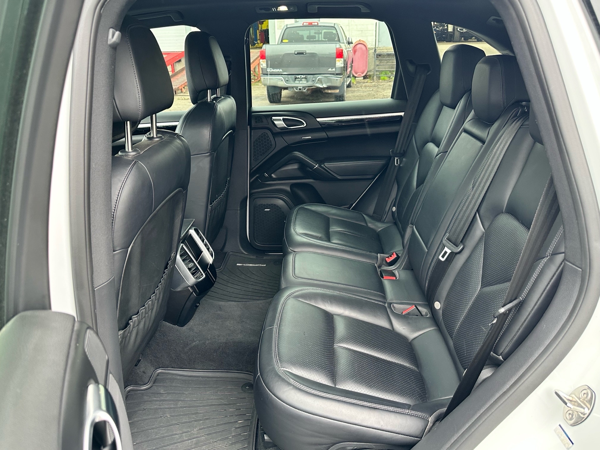 /klautosales/2015-Porsche-Cayenne-1226193562463136.jpg