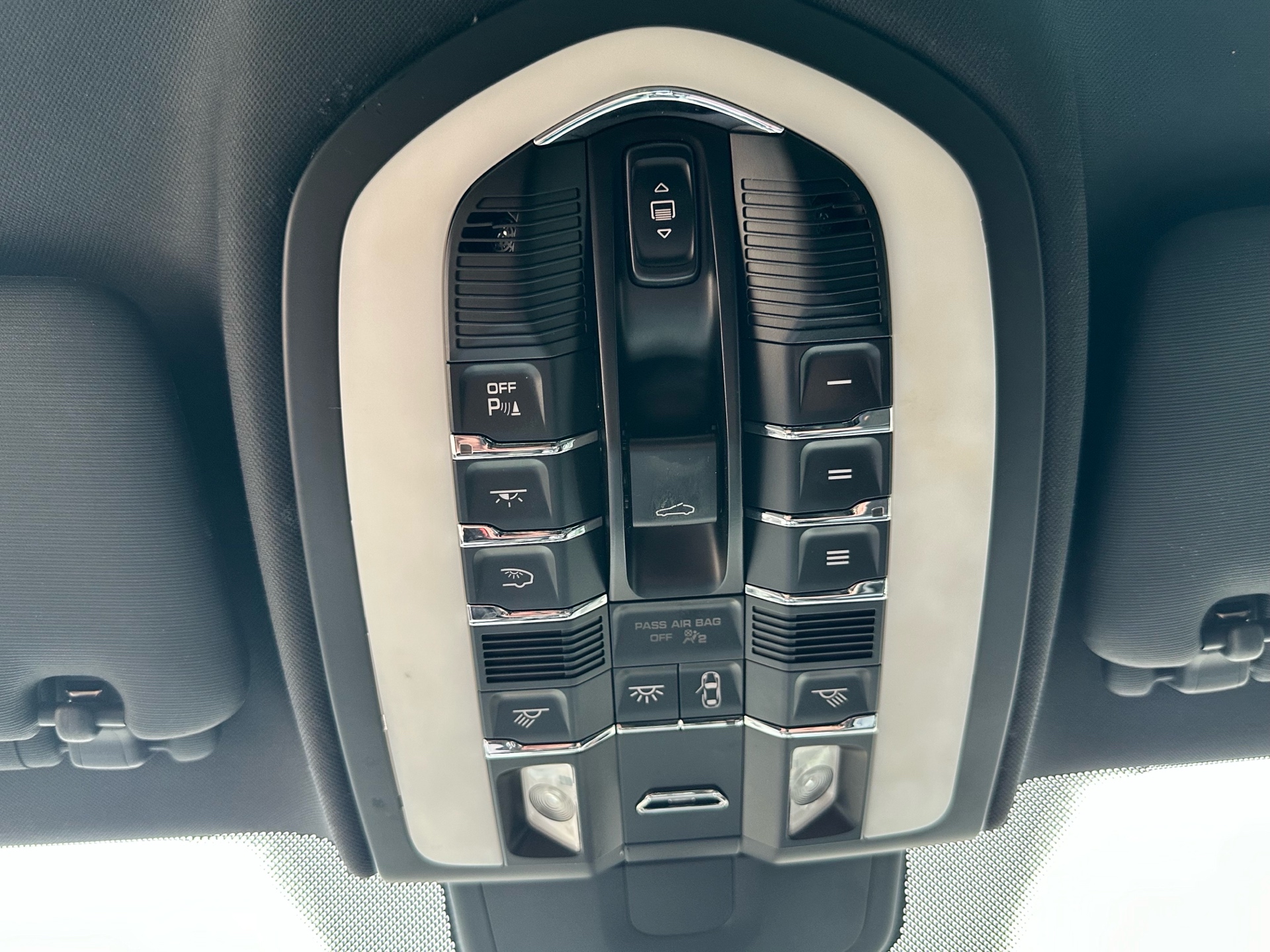 /klautosales/2015-Porsche-Cayenne-657303986181127.jpg