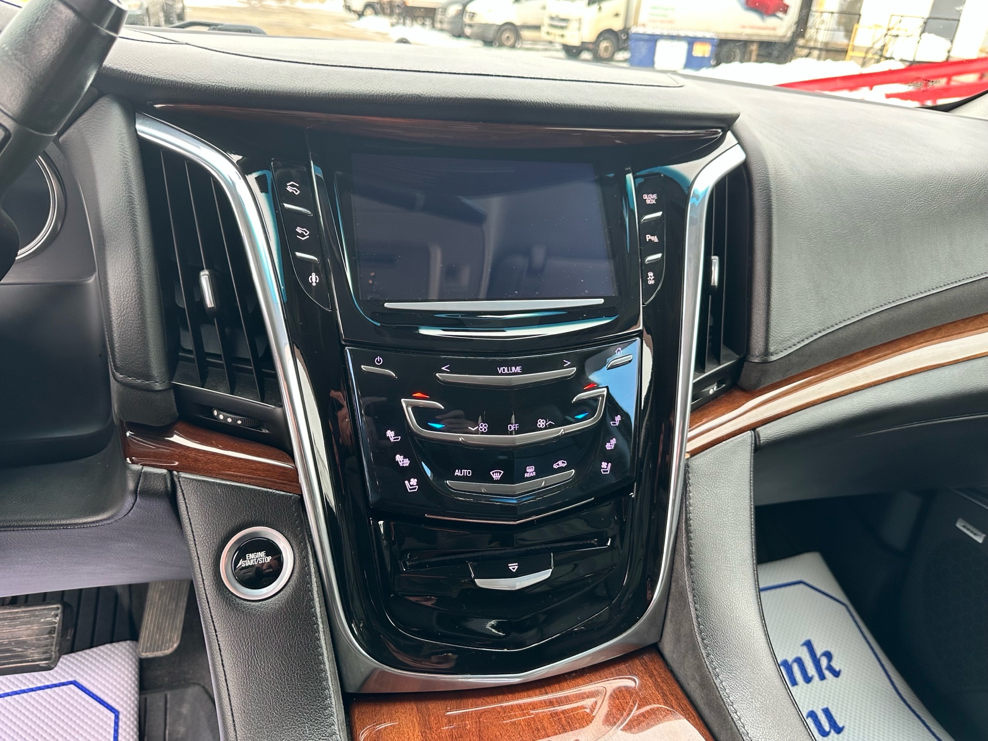 /klautosales/2016-Cadillac-EscaladeESV-2858469928972136.jpg