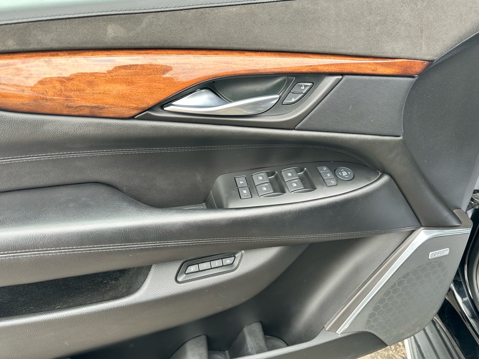 /klautosales/2016-Cadillac-EscaladeESV-4314839358148439.jpg
