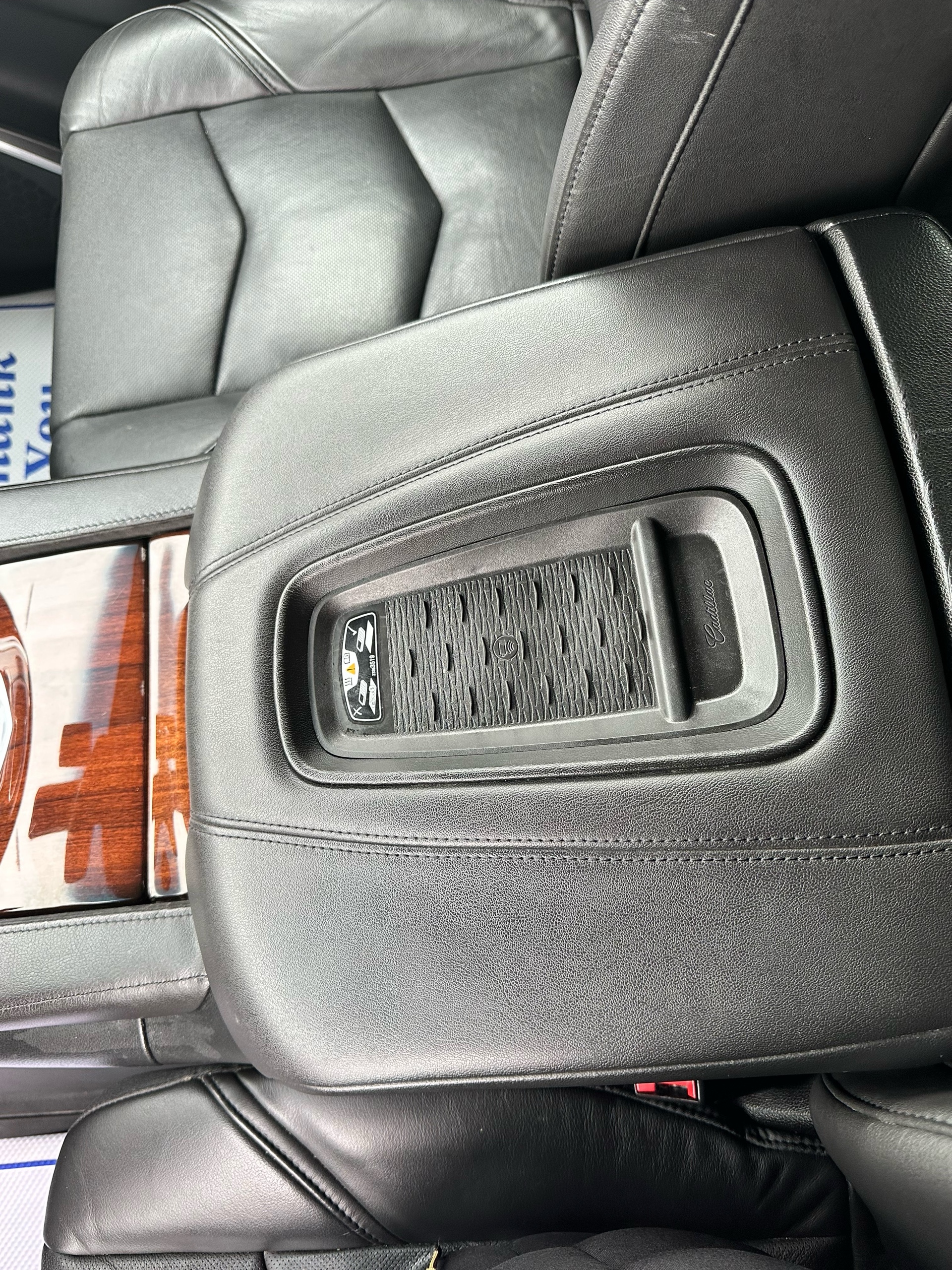 /klautosales/2016-Cadillac-EscaladeESV-9681983554238973.jpg