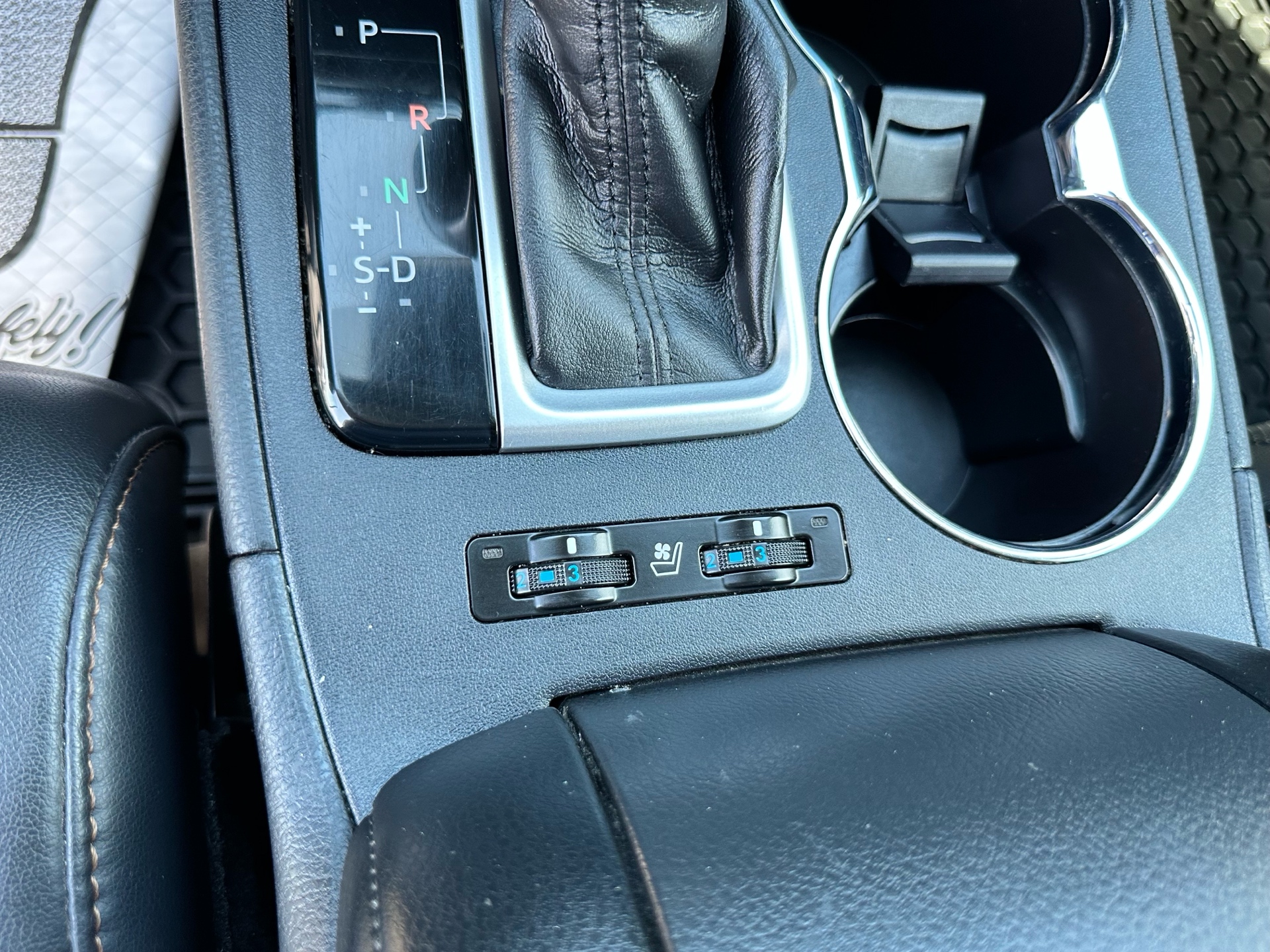 /klautosales/2017-Toyota-Highlander-30520515580240604.jpg