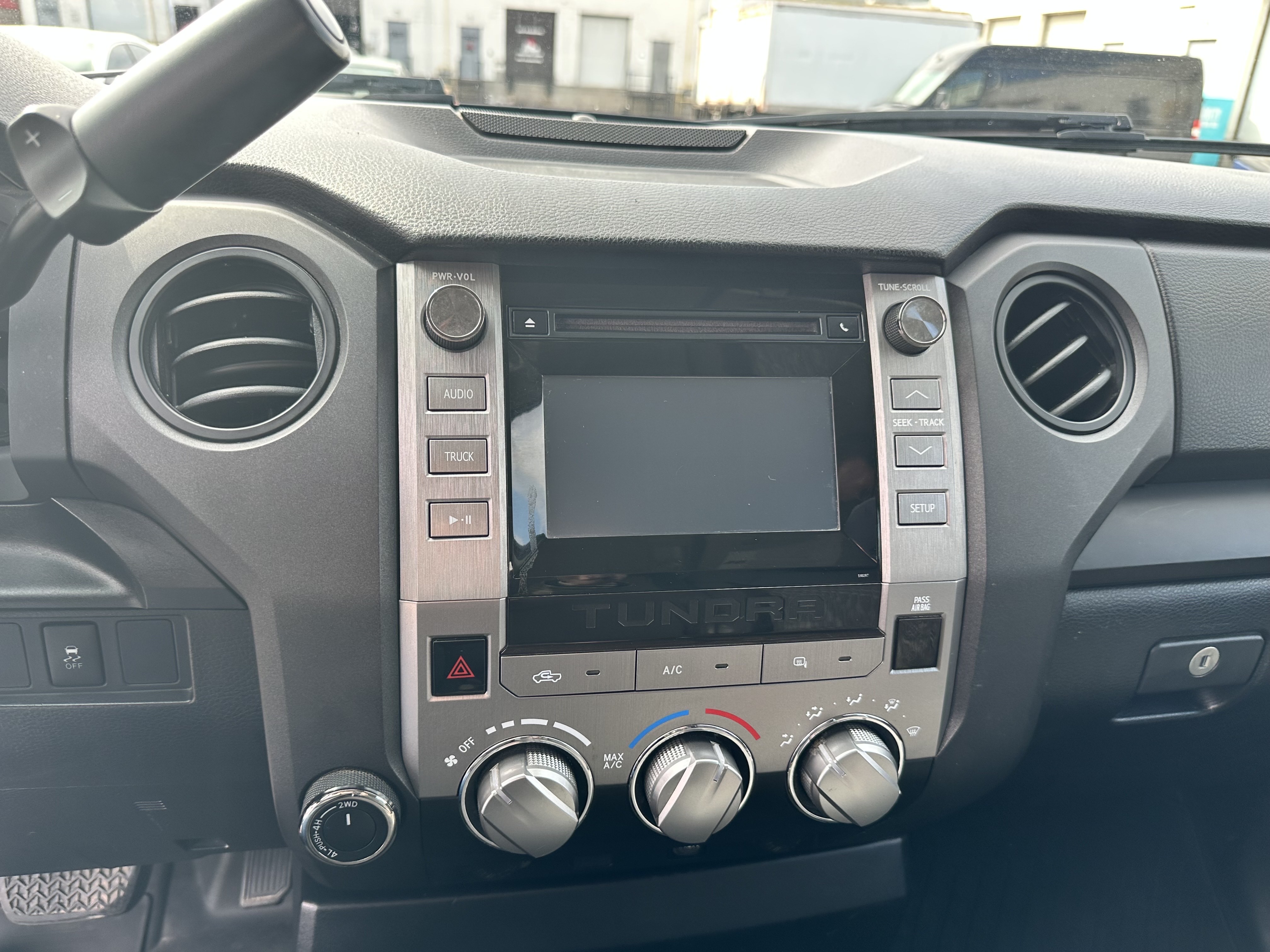 /klautosales/2018-Toyota-Tundra-010773187914702609.jpg