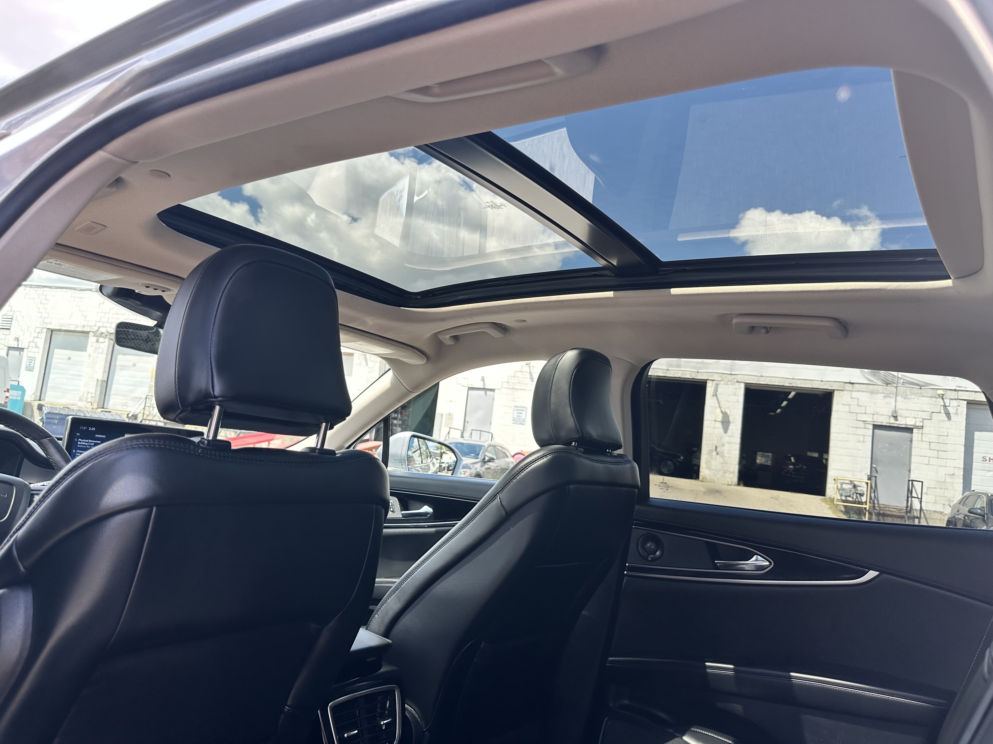 /klautosales/2022-Lincoln-Nautilus-02282361935863042.jpg