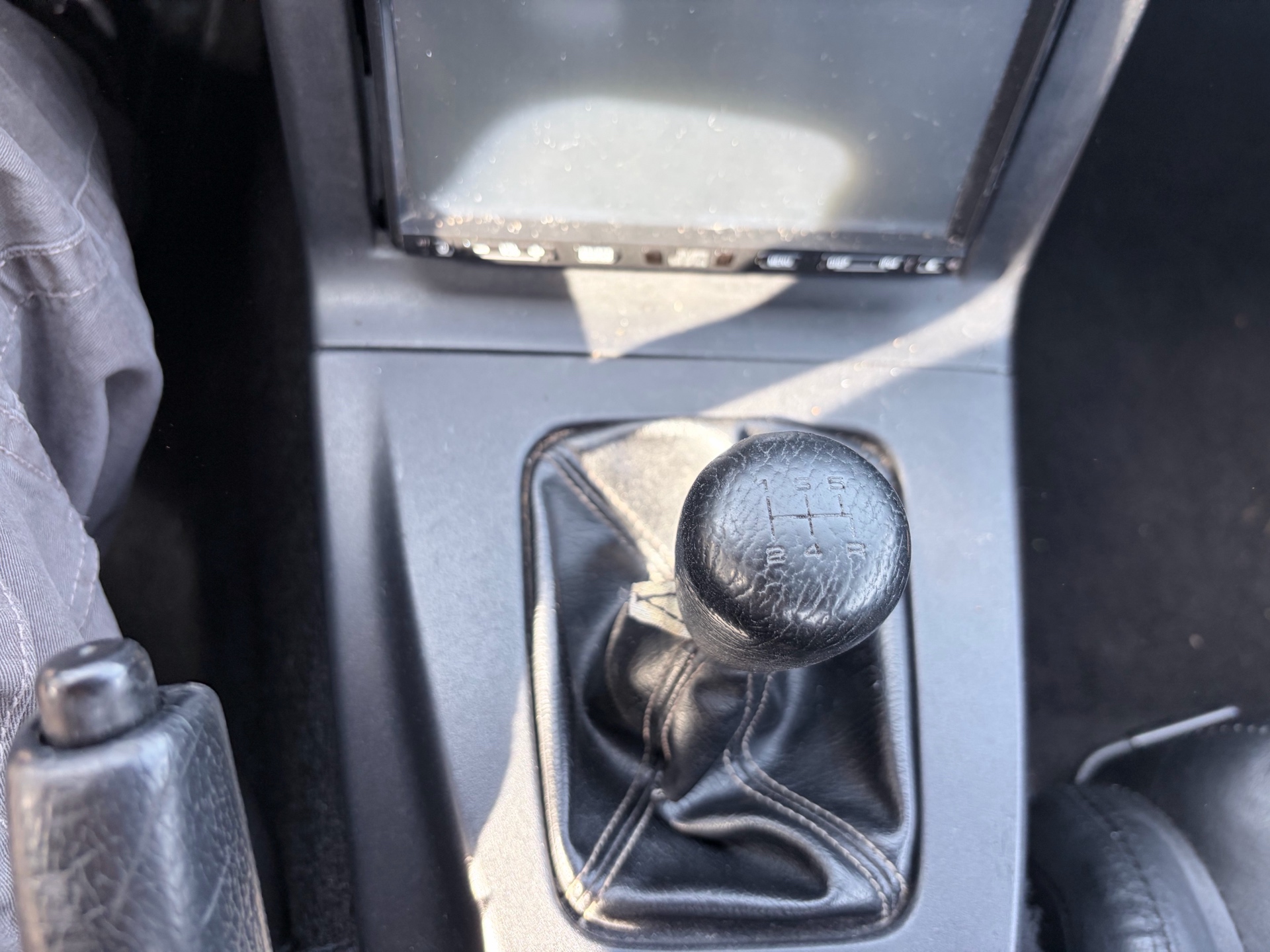 Vehicle photo 12