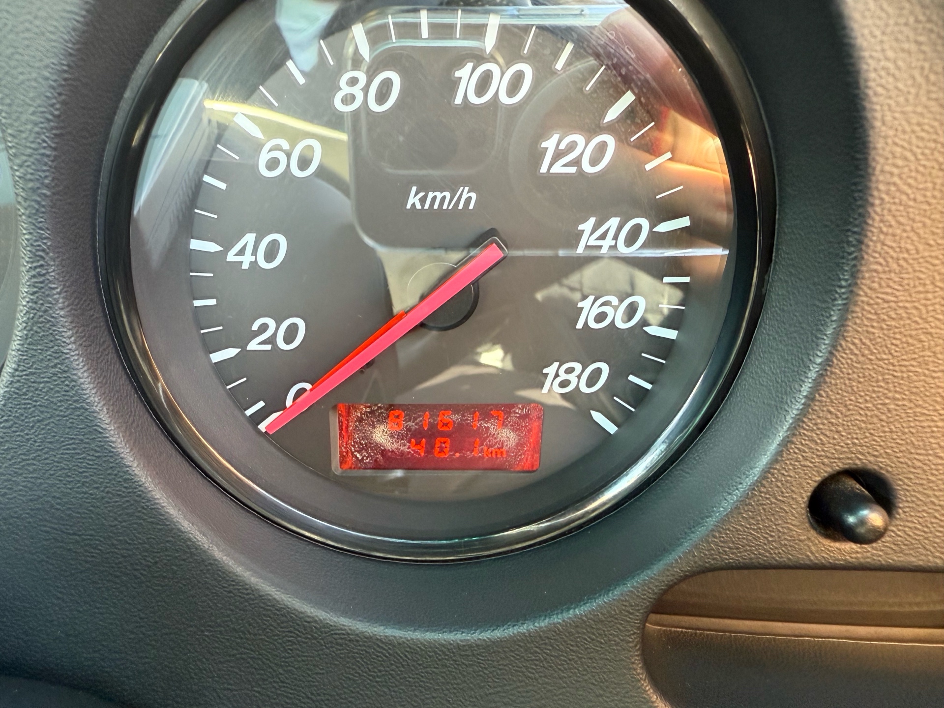 Vehicle photo 9