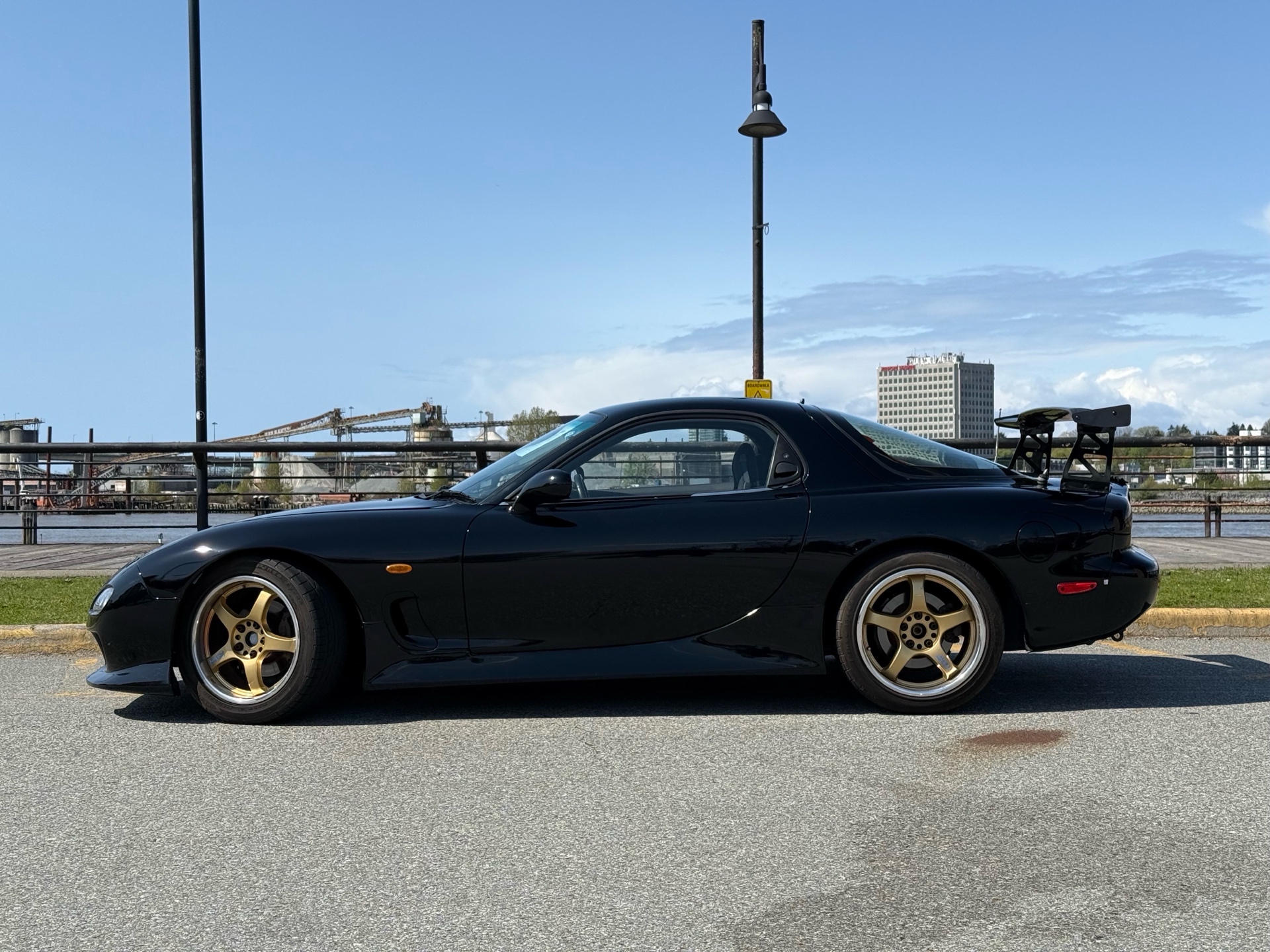 Vehicle photo 2