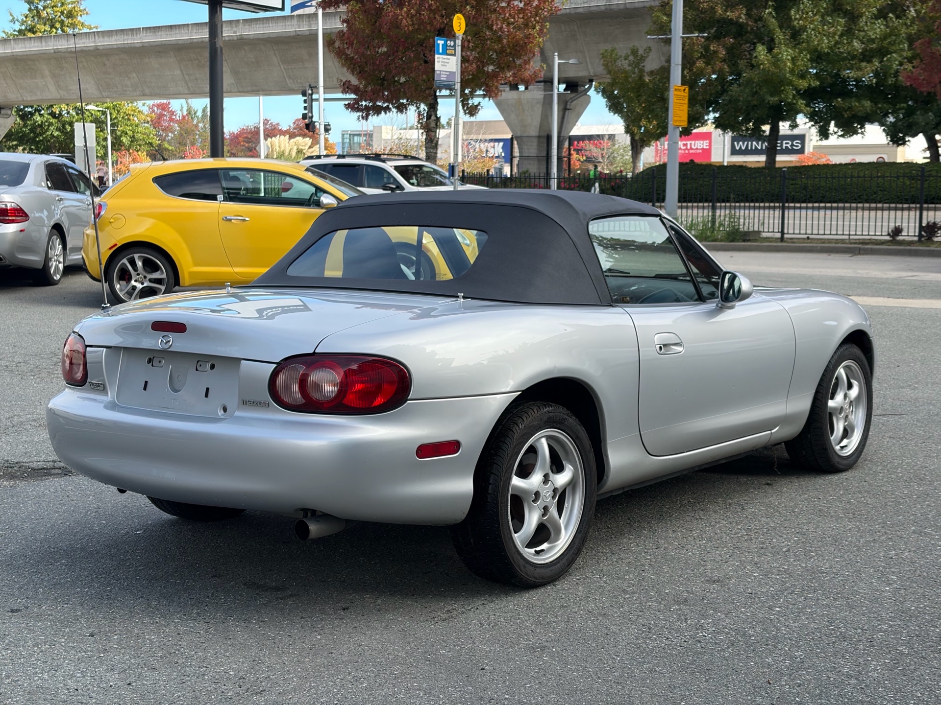 Vehicle photo 6