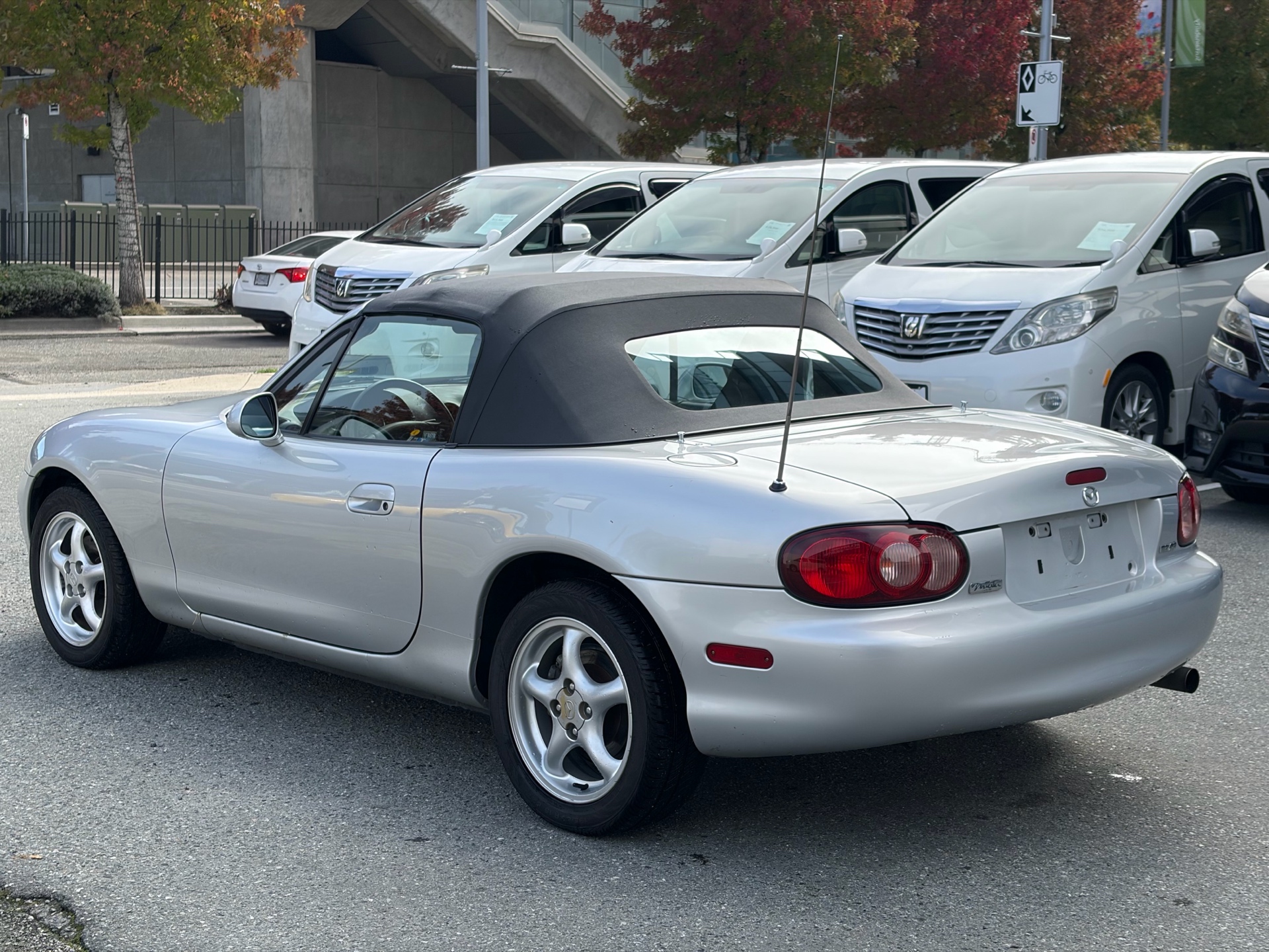 Vehicle photo 8