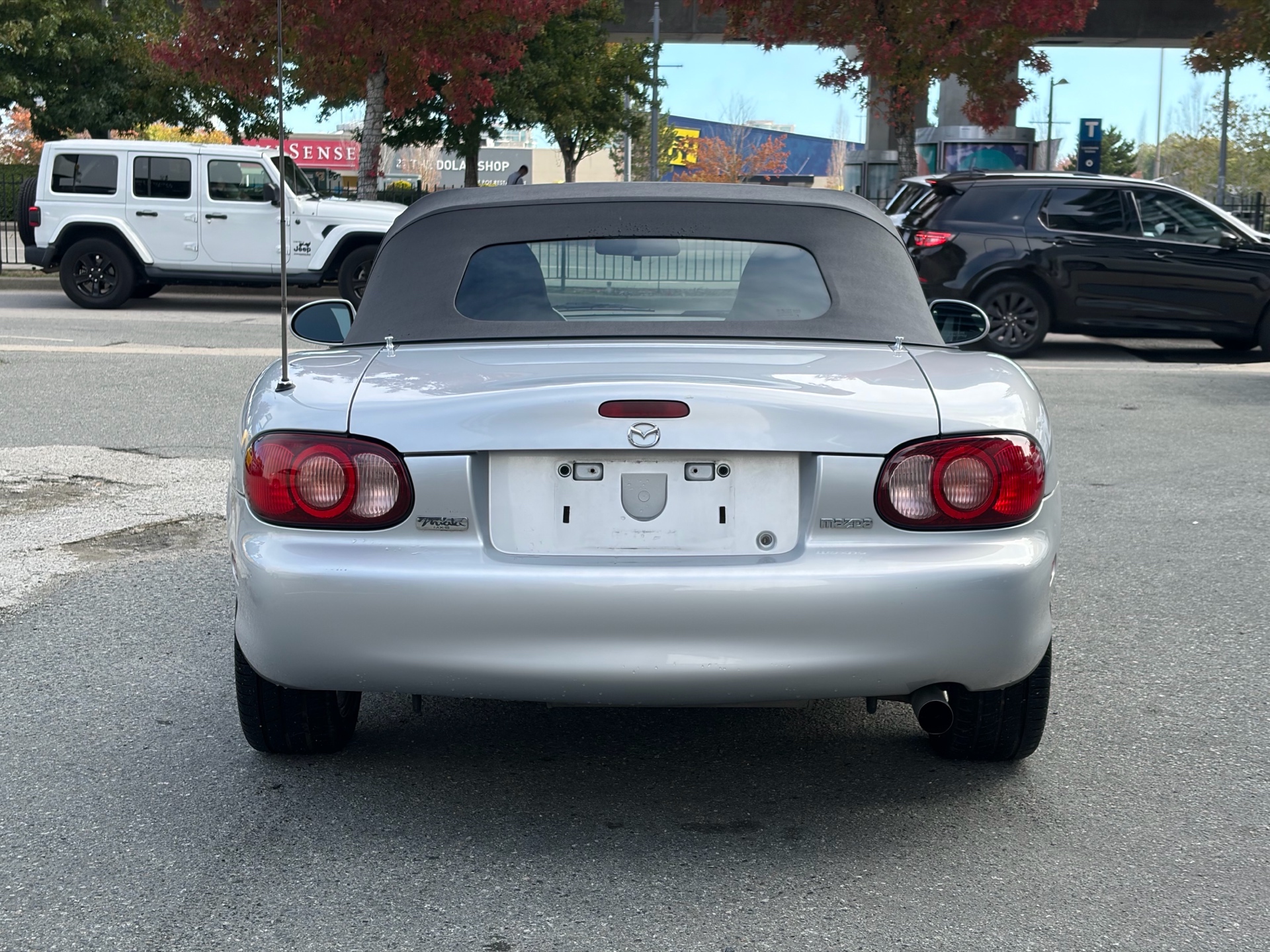 Vehicle photo 7