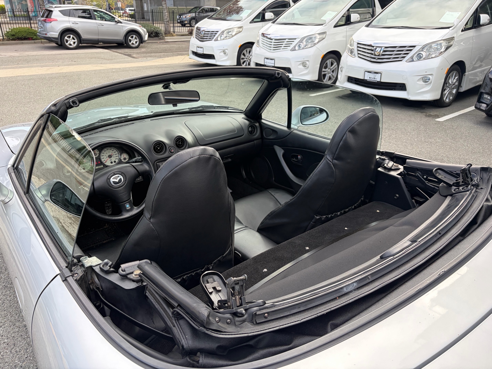 Vehicle photo 9