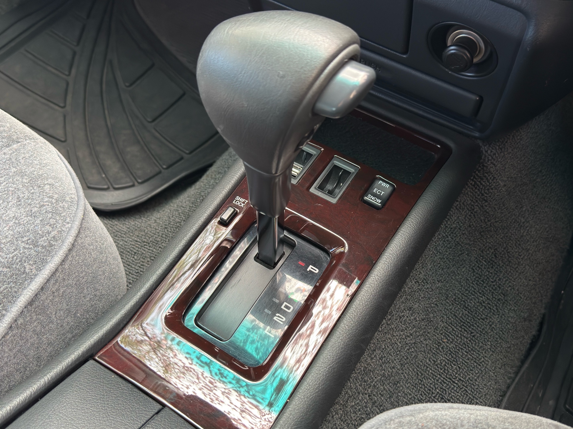 Vehicle photo 8