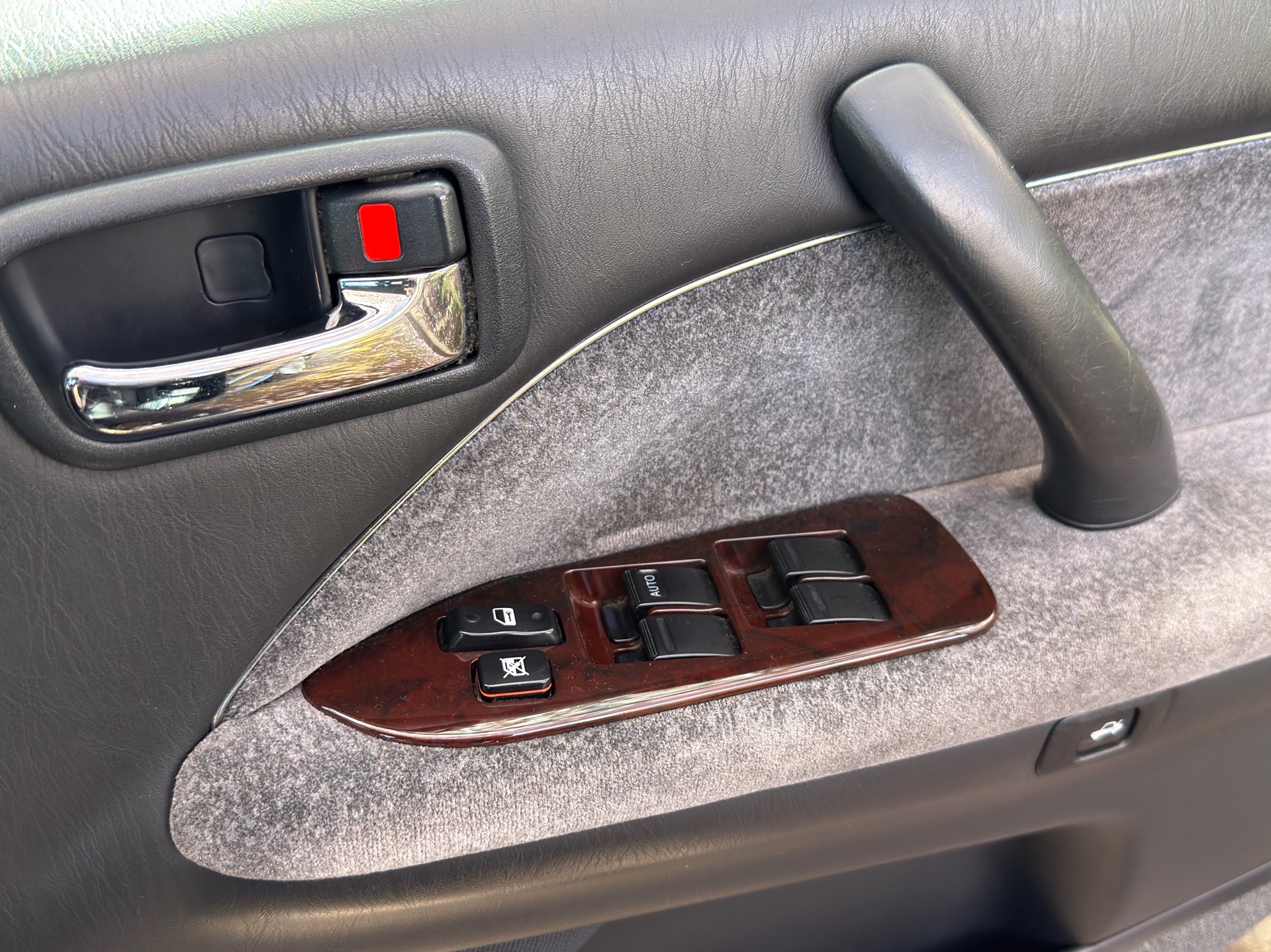 Vehicle photo 11