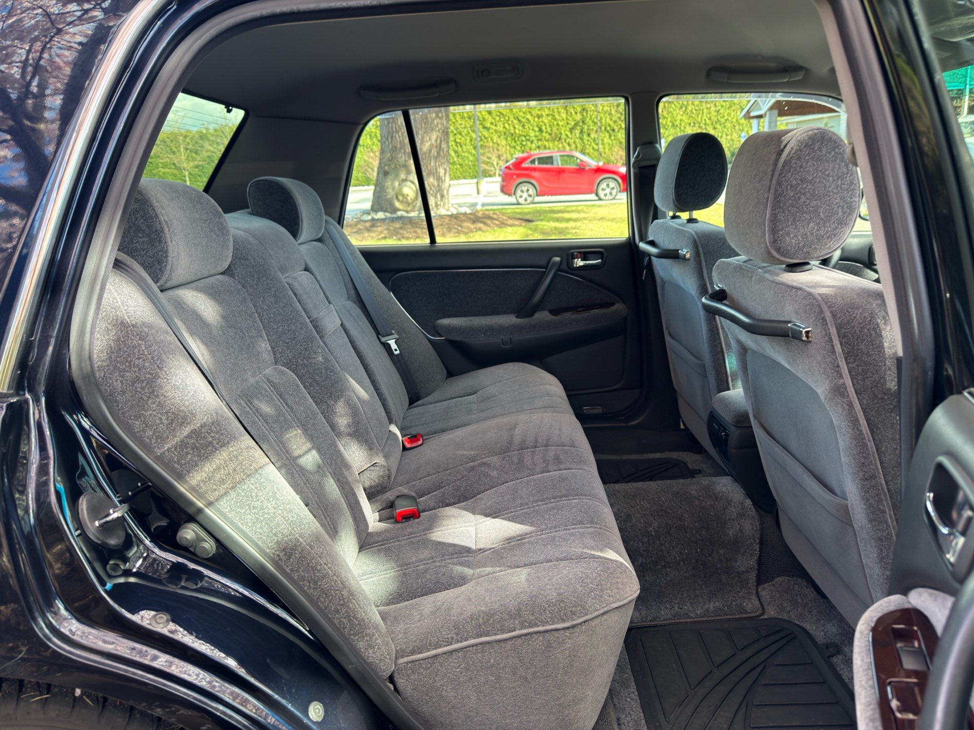 Vehicle photo 13