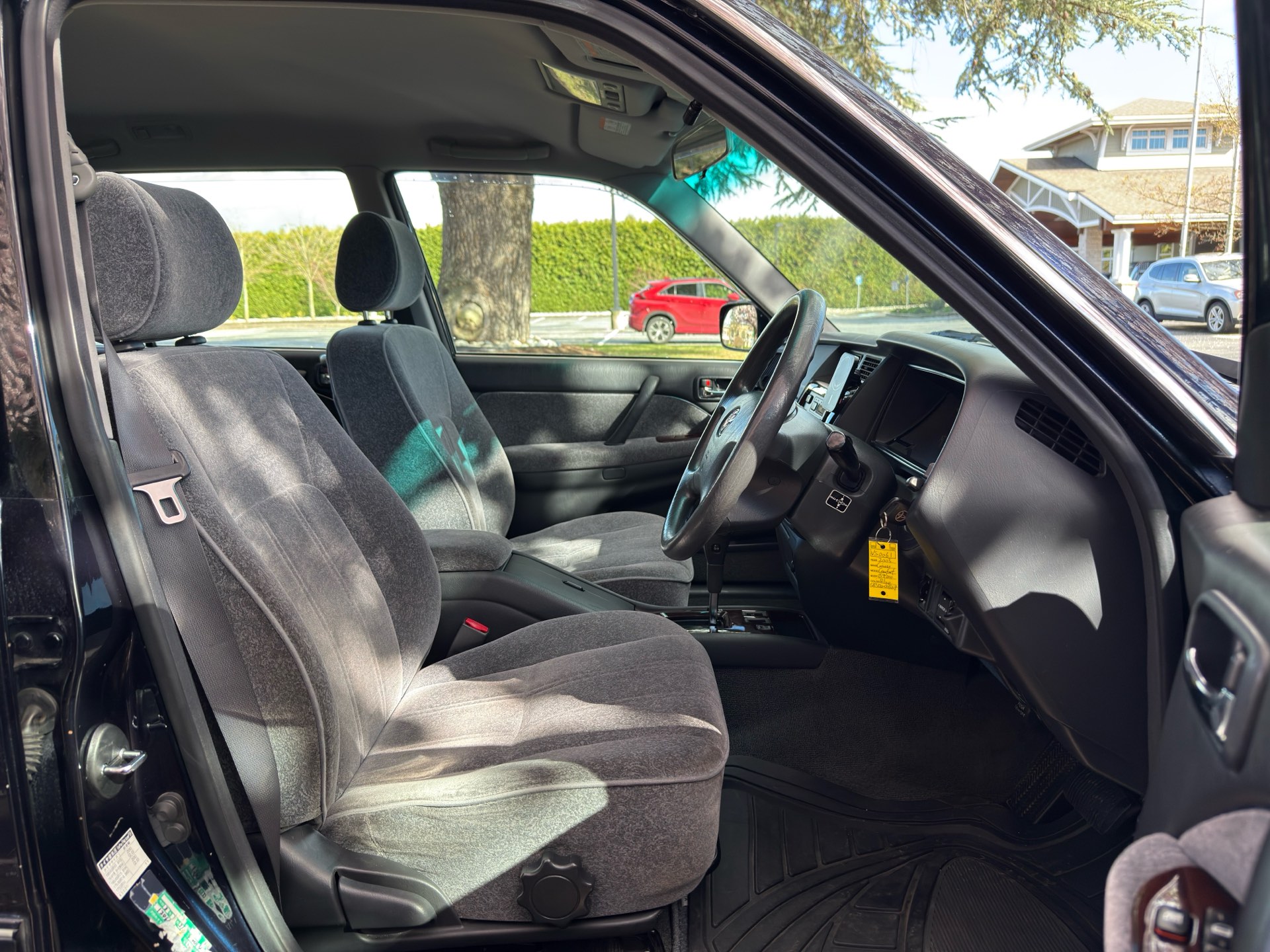 Vehicle photo 12