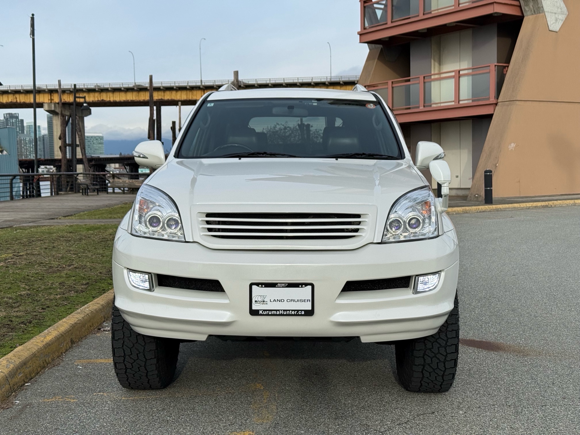 Vehicle photo 2