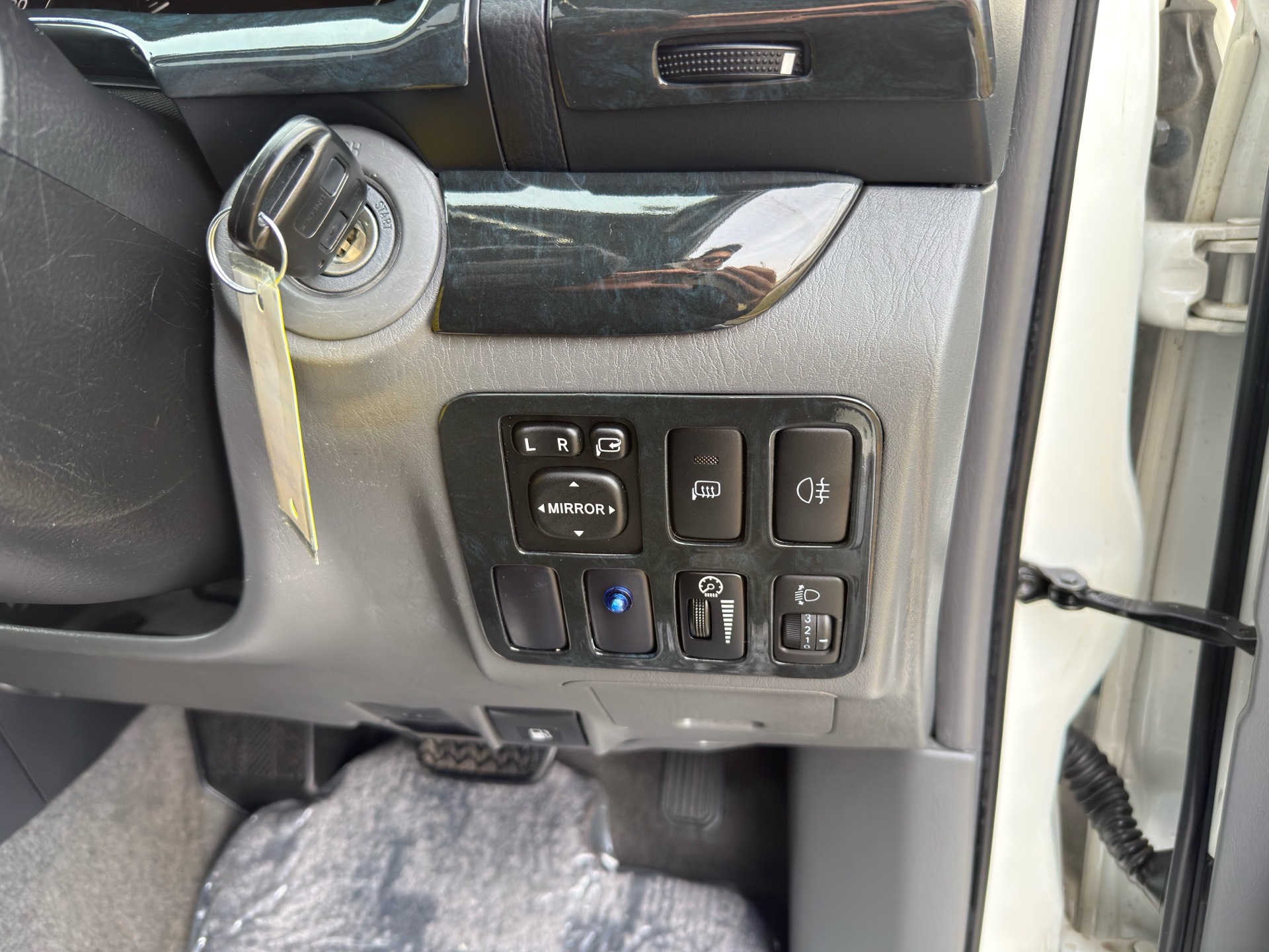 Vehicle photo 12