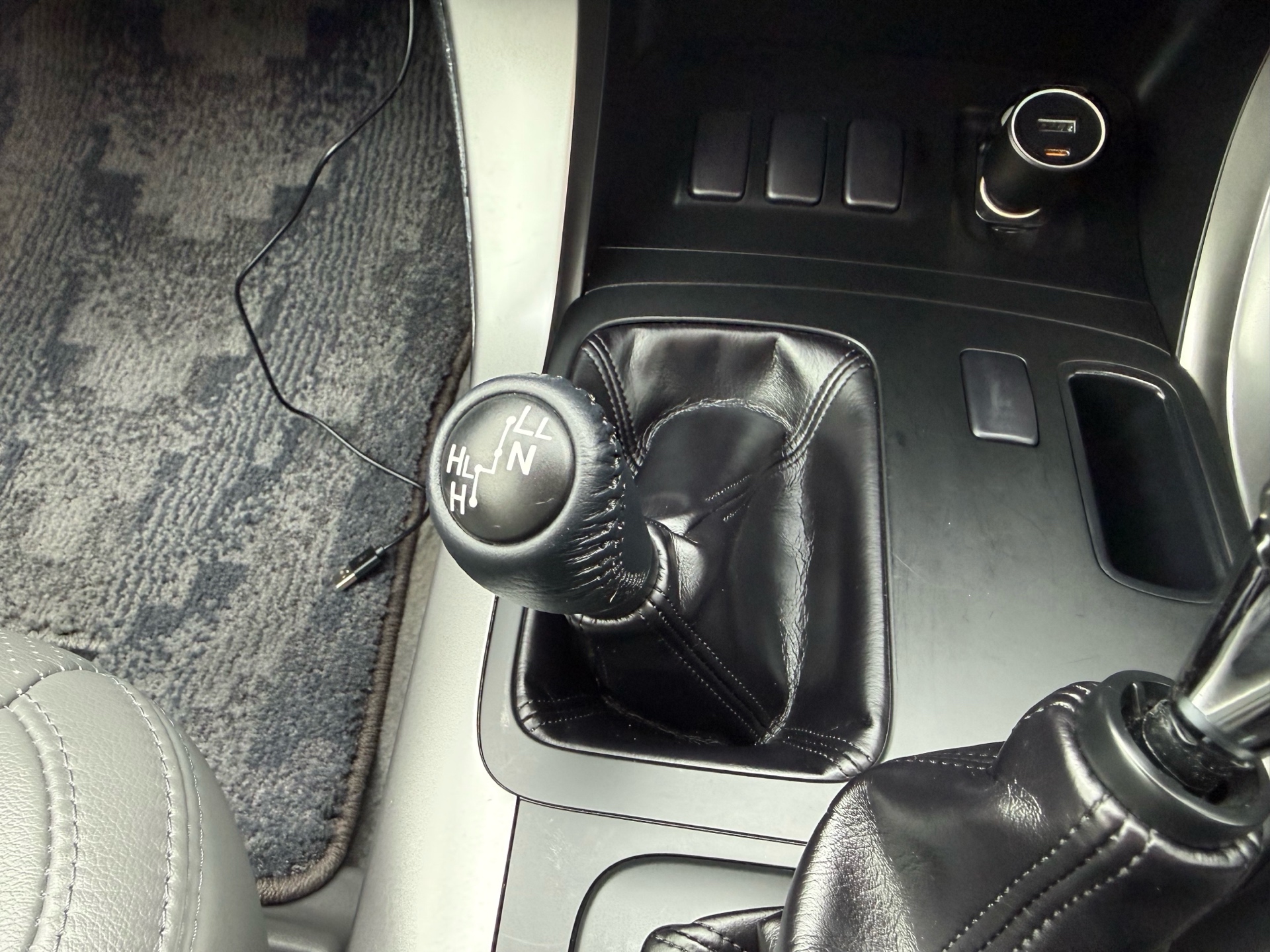 Vehicle photo 10