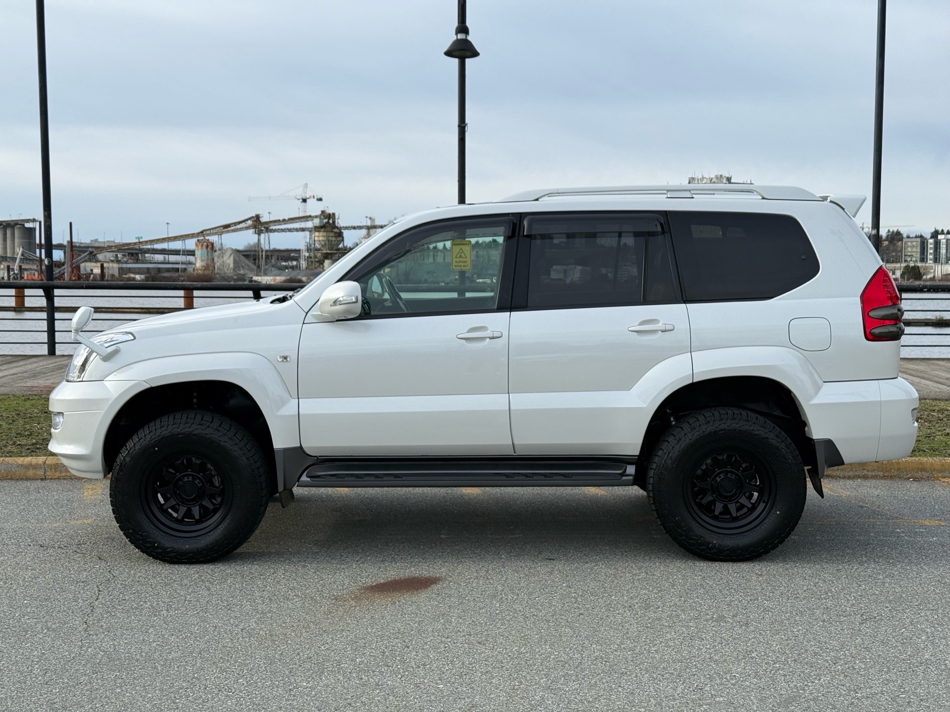 Vehicle photo 3