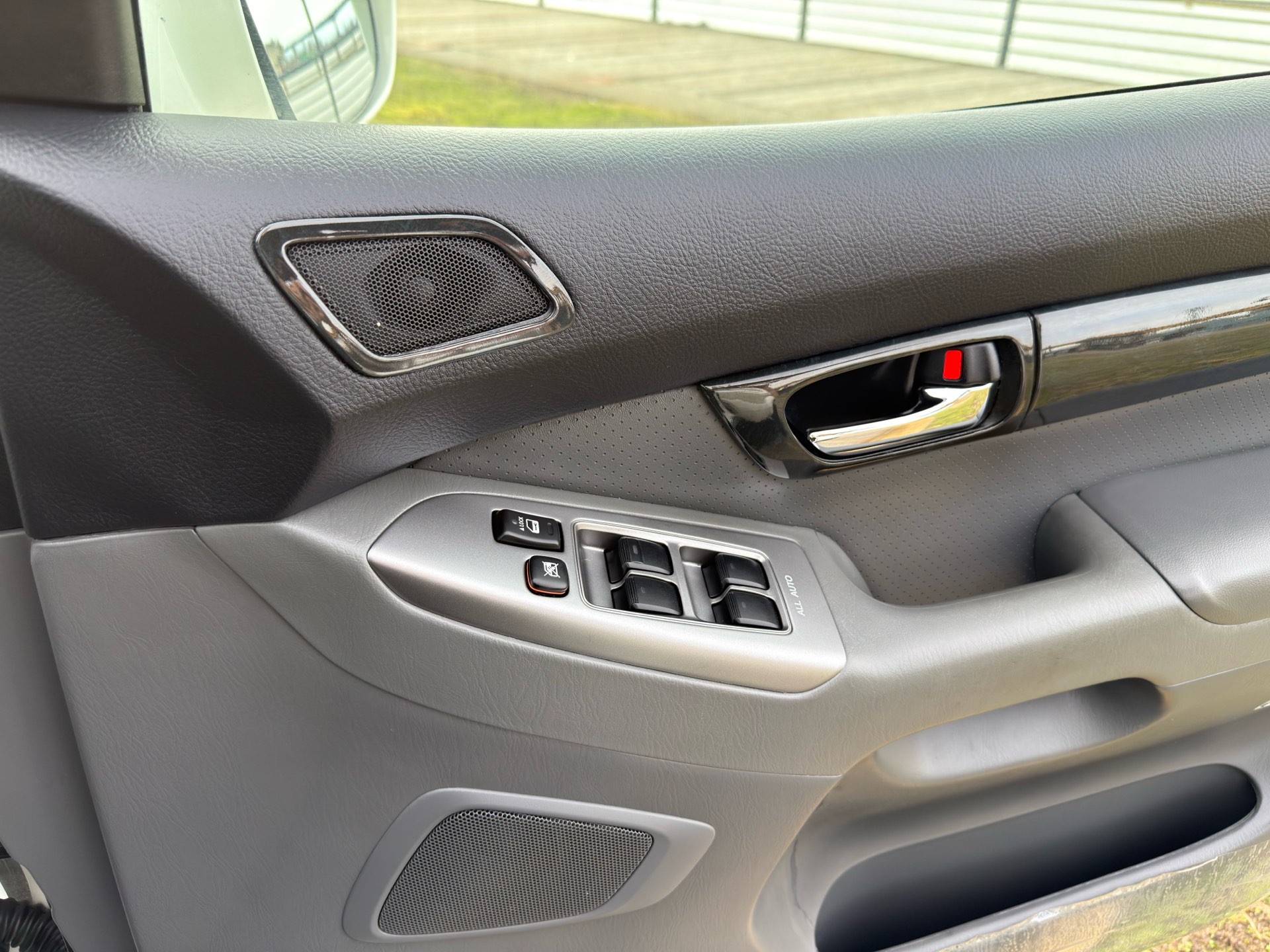 Vehicle photo 13