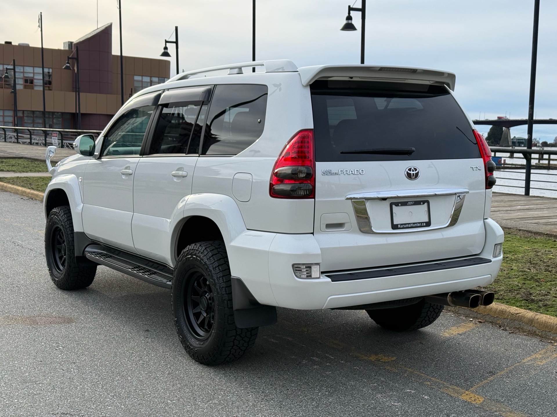 Vehicle photo 4