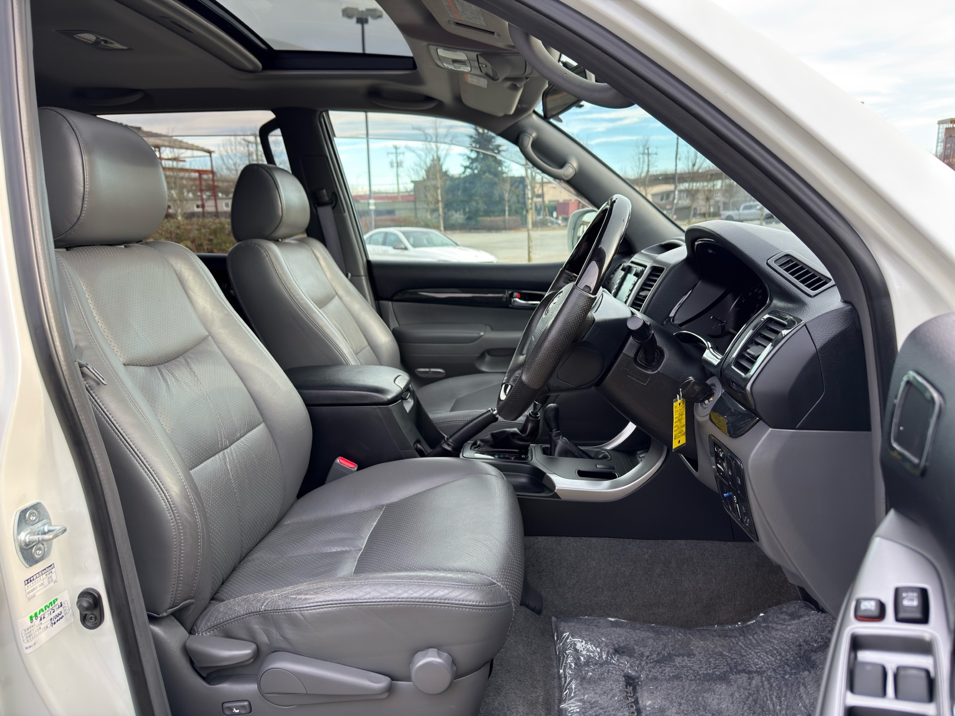 Vehicle photo 14