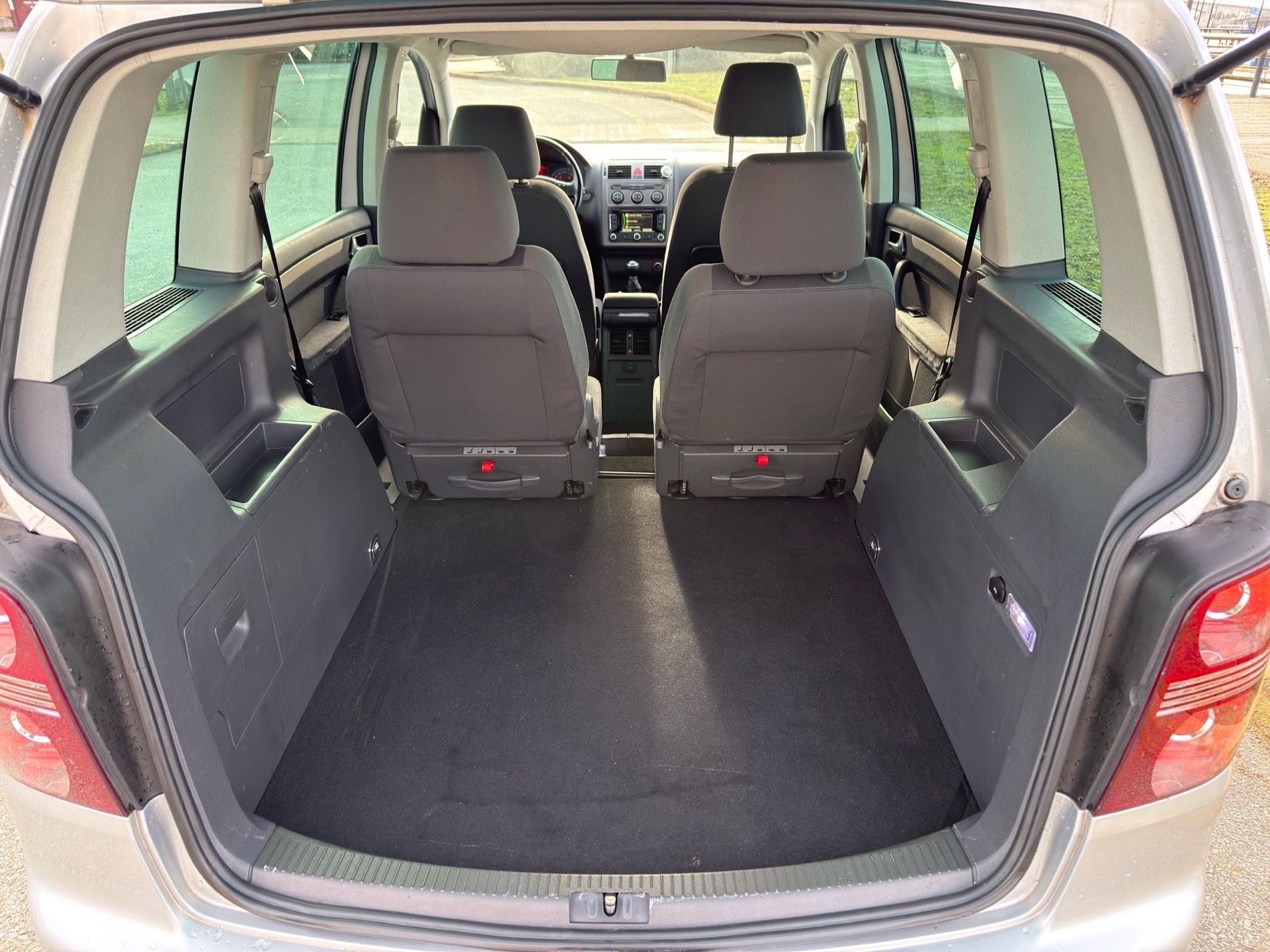 Vehicle photo 18