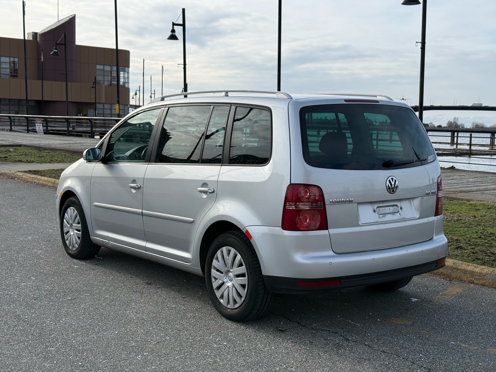 Vehicle photo 4