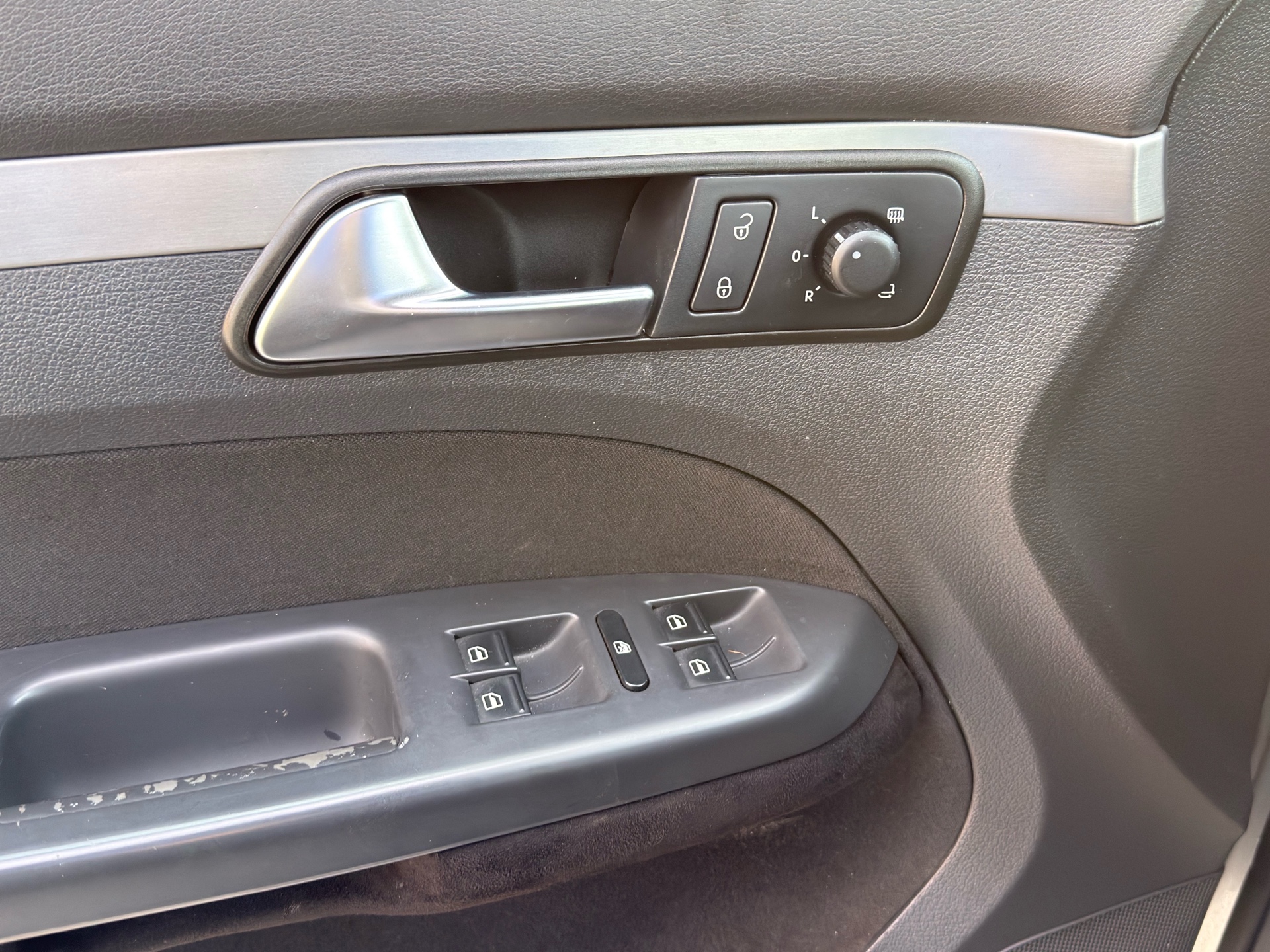 Vehicle photo 13